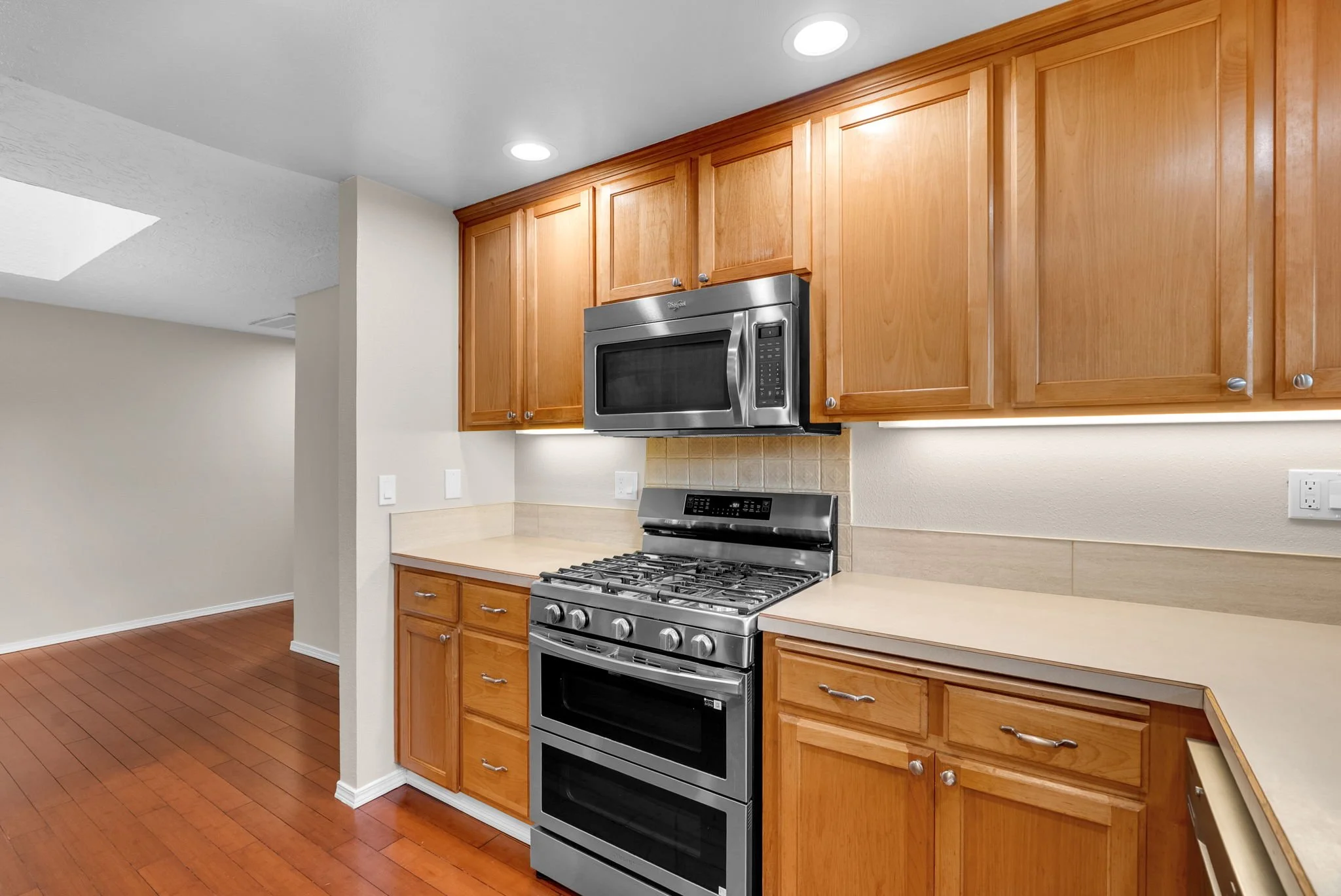 9-web-or-mls-2203-sw-larsson-ave.jpg