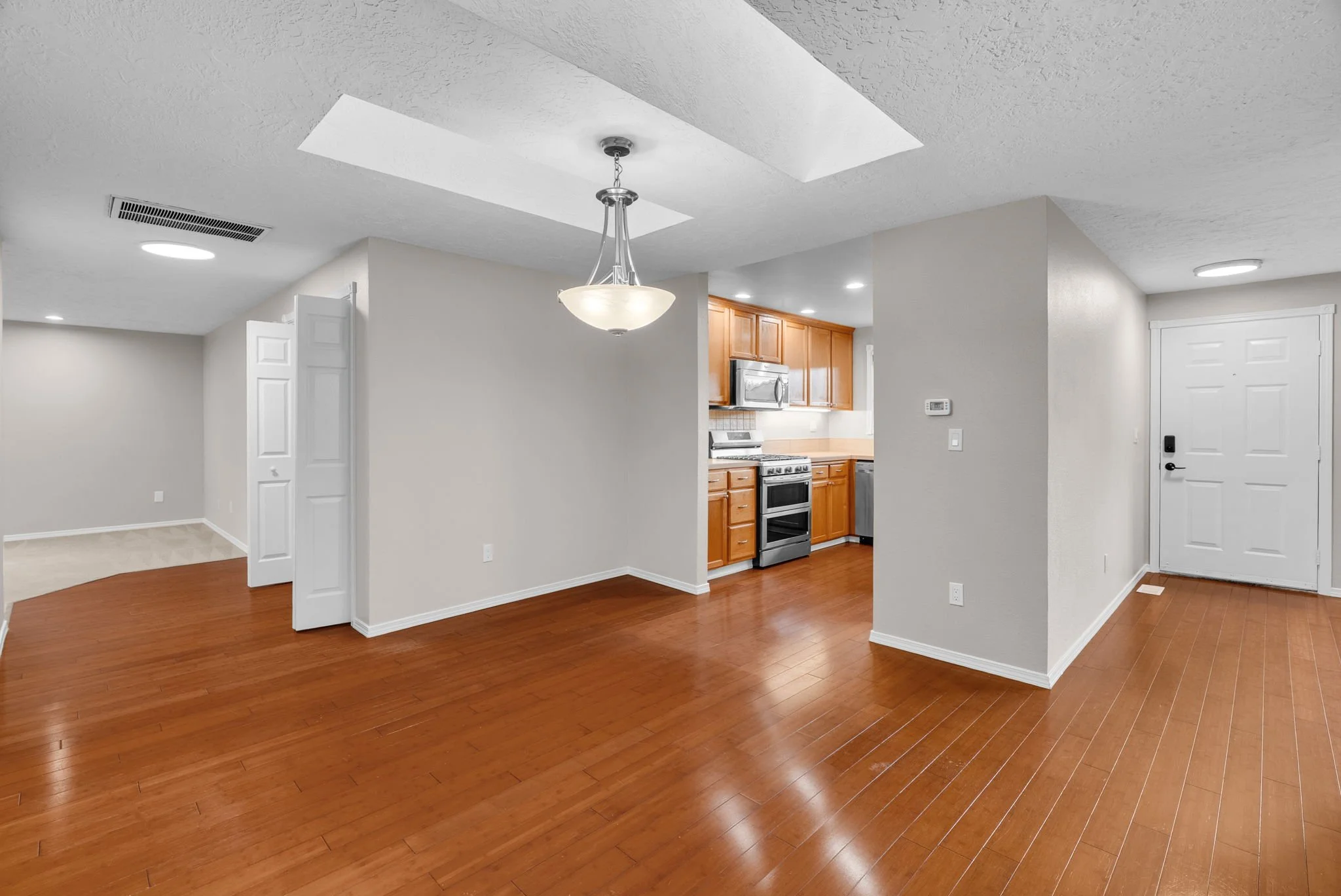 13-web-or-mls-2203-sw-larsson-ave.jpg