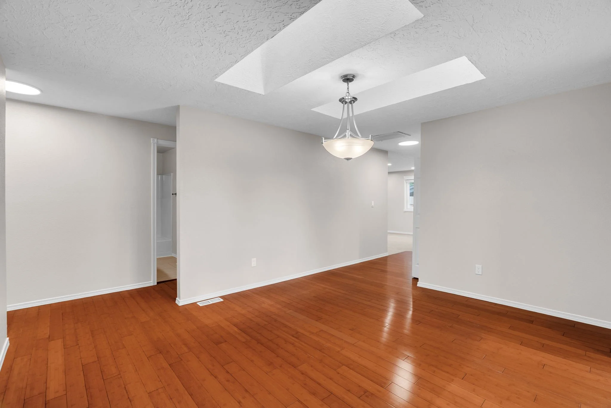 14-web-or-mls-2203-sw-larsson-ave.jpg