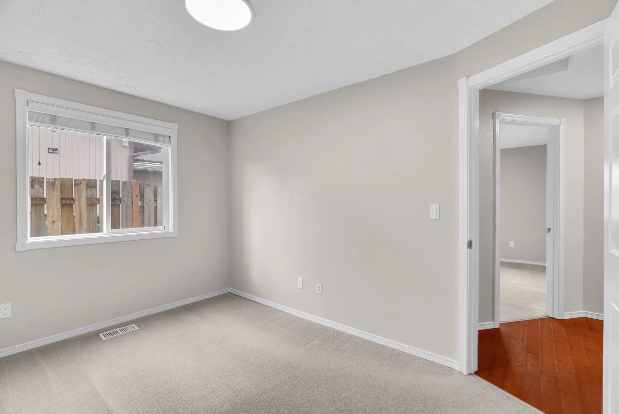 20-web-or-mls-2203-sw-larsson-ave.jpg