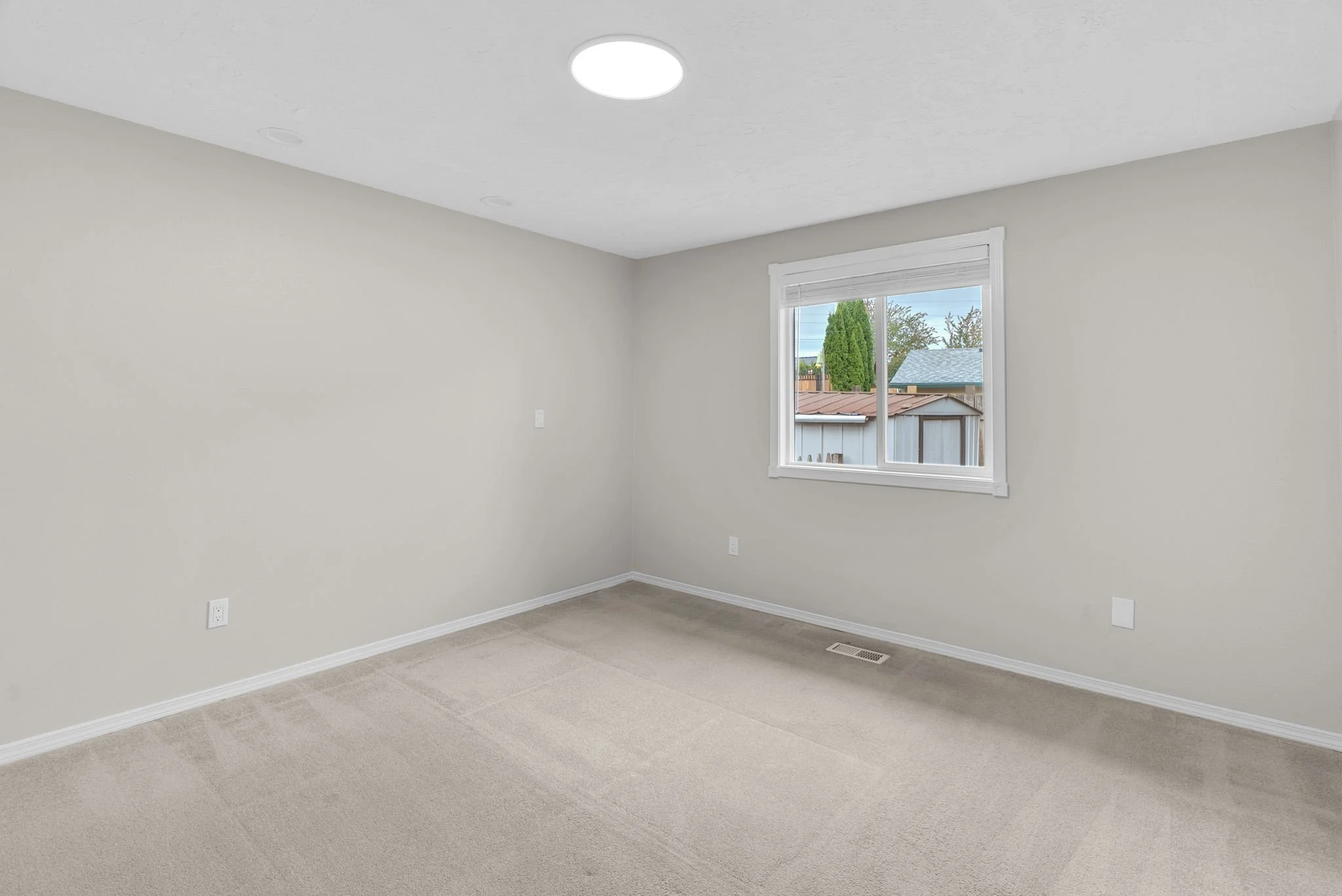 24-web-or-mls-2203-sw-larsson-ave.jpg