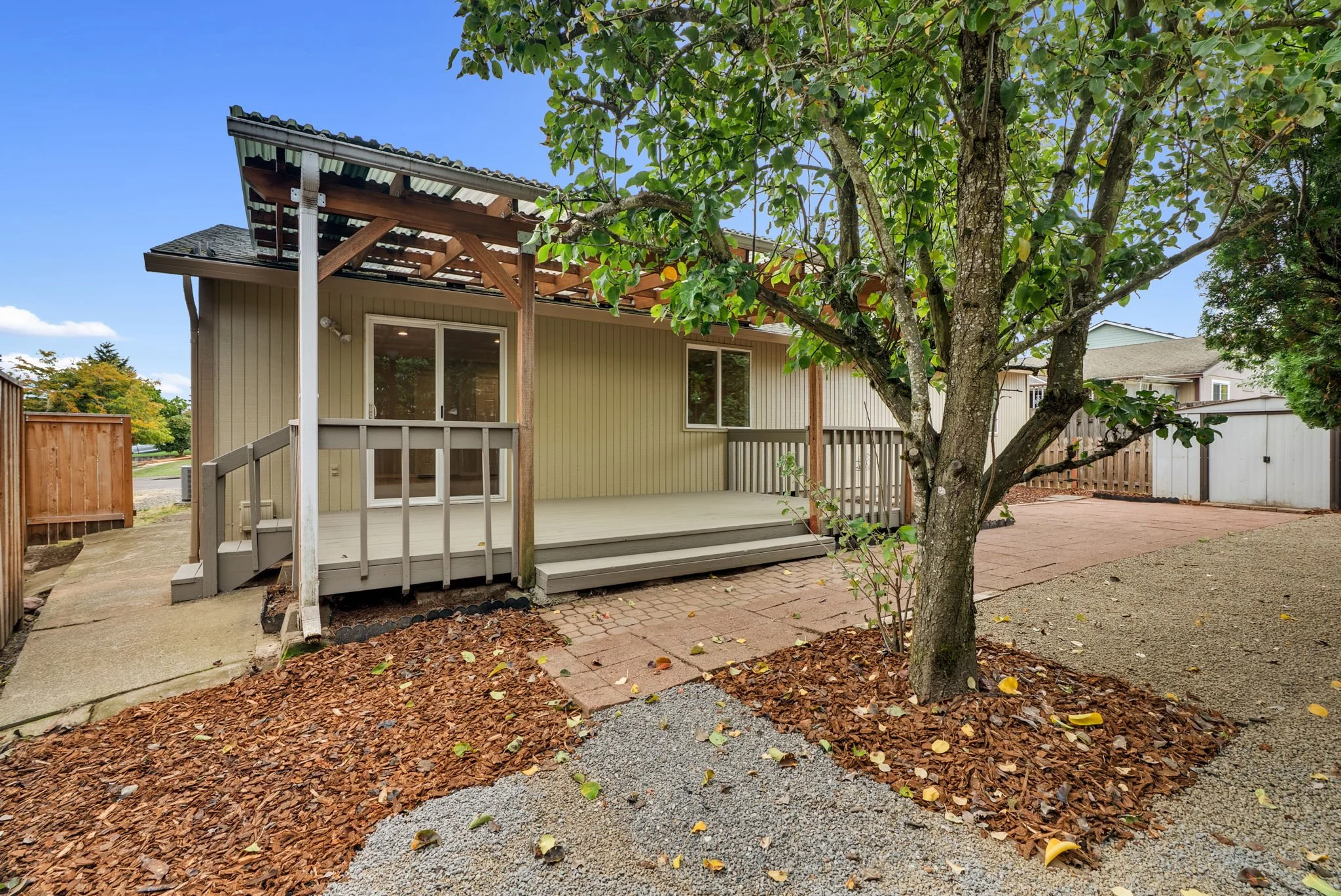 45-web-or-mls-2203-sw-larsson-ave.jpg