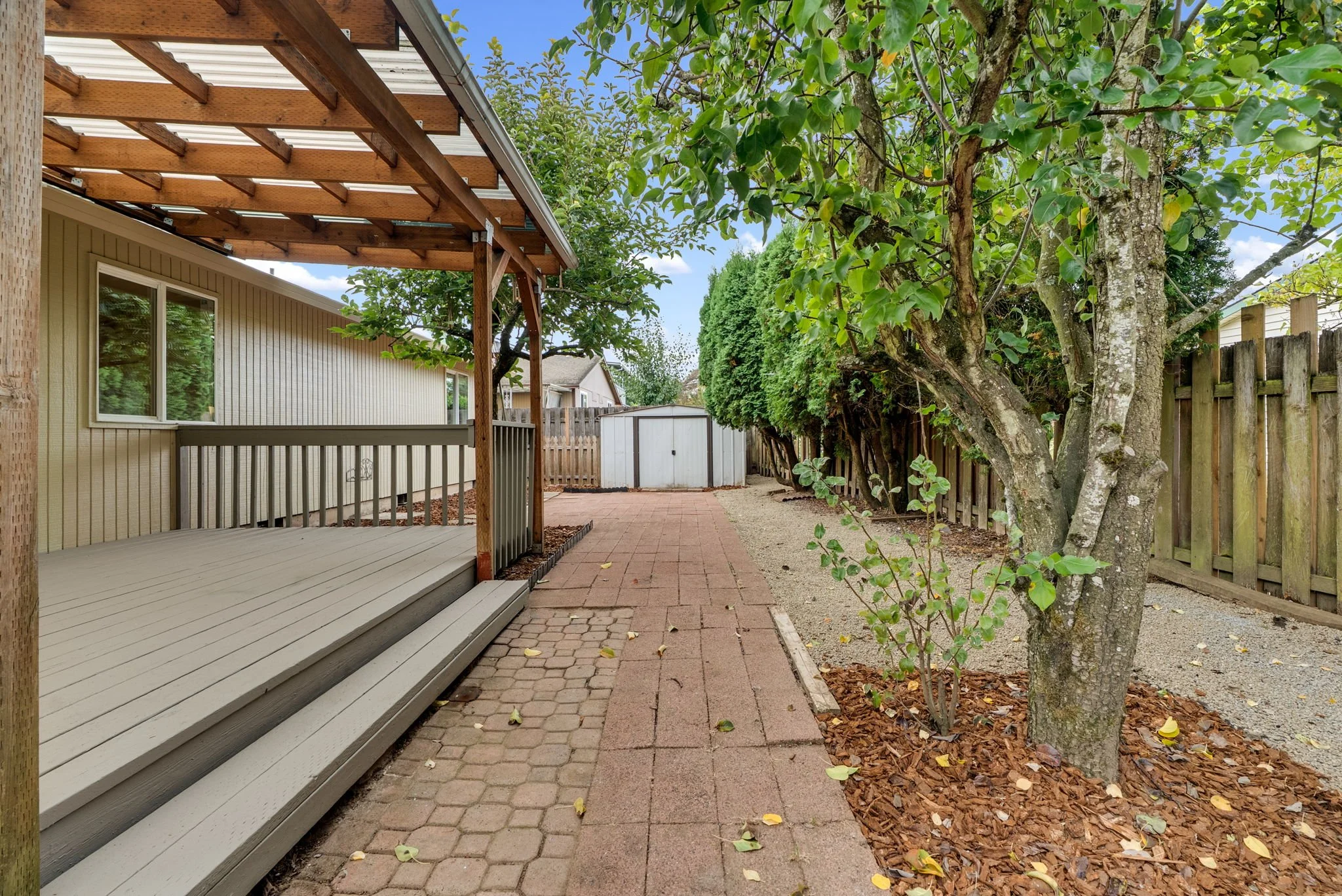 46-web-or-mls-2203-sw-larsson-ave.jpg