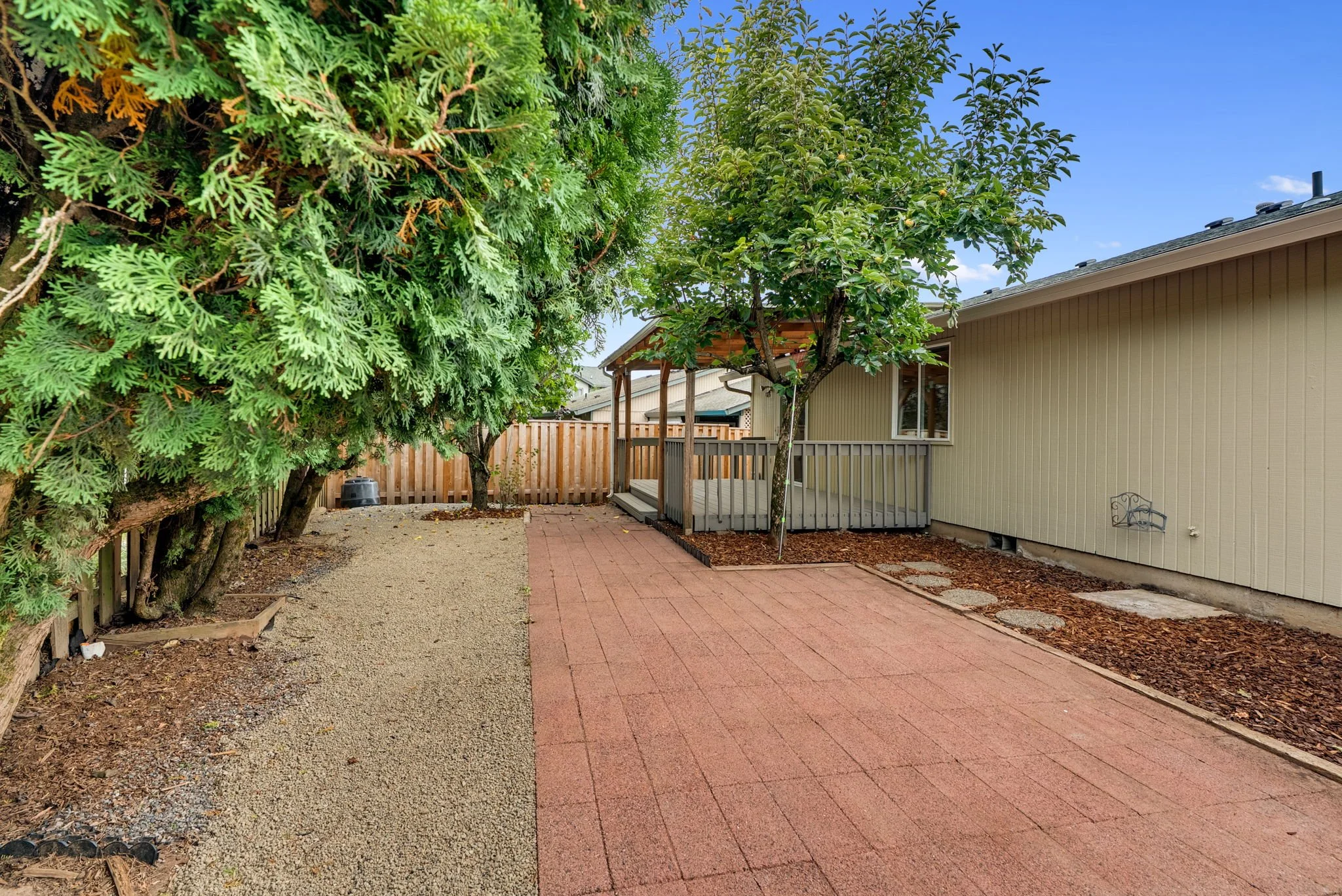 47-web-or-mls-2203-sw-larsson-ave.jpg