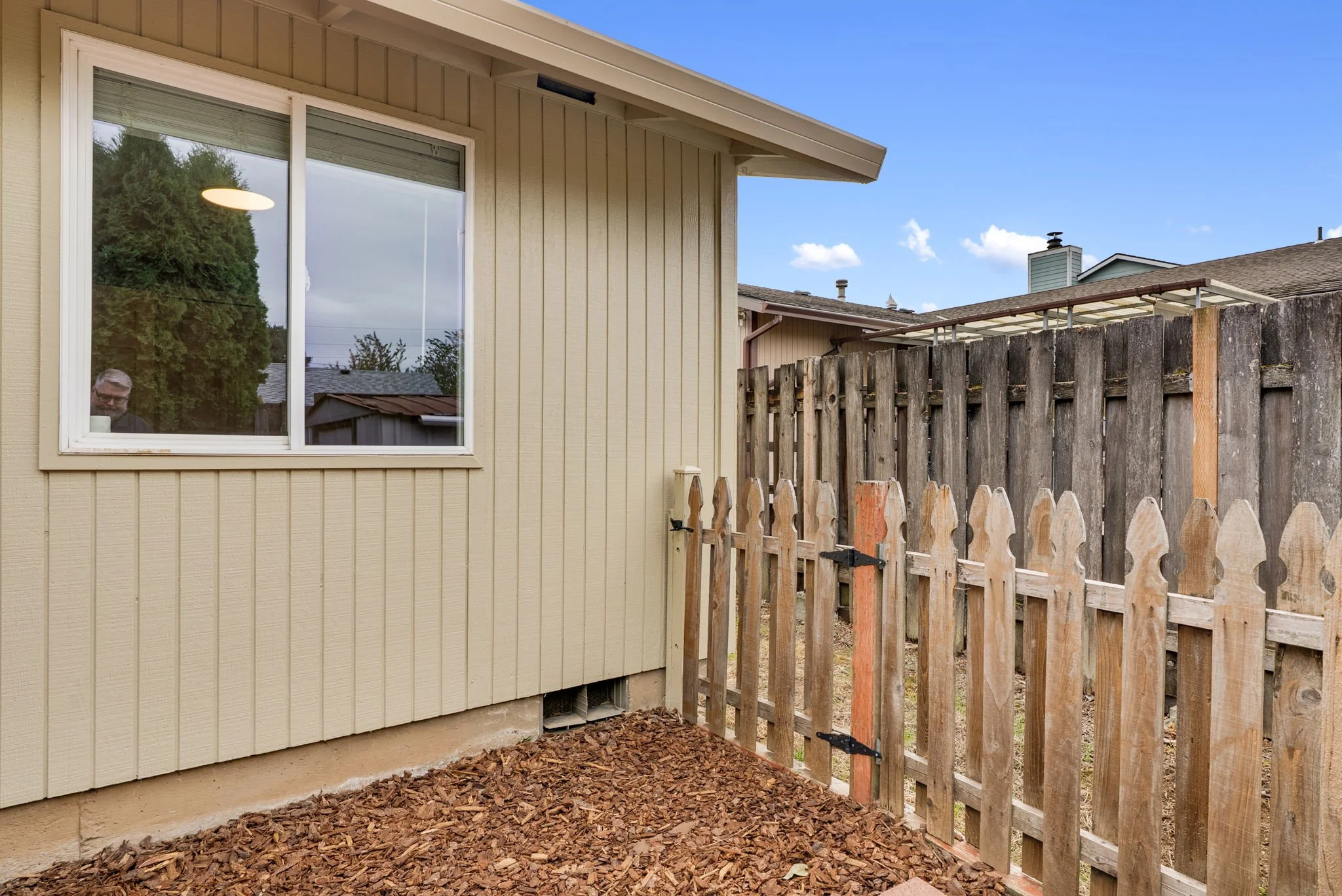 48-web-or-mls-2203-sw-larsson-ave.jpg