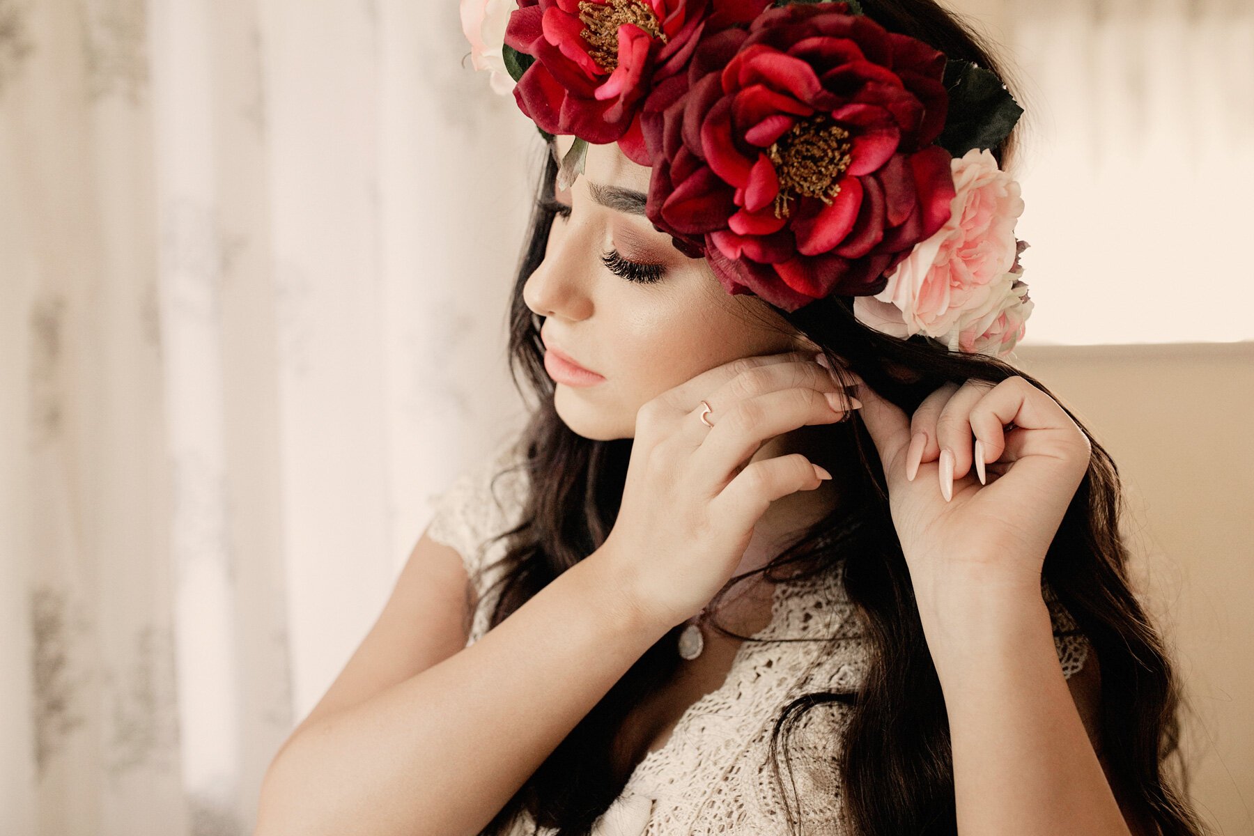 23-bridal-bouquet-red-headpiece-120.jpg