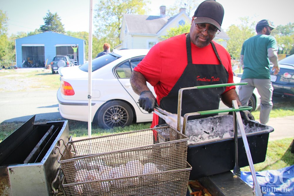  Patrick Thomas of Southern Taste drops his soon-to-be gold medal chicken legs in the fryer. (Photo Credit: Andra Landi) 