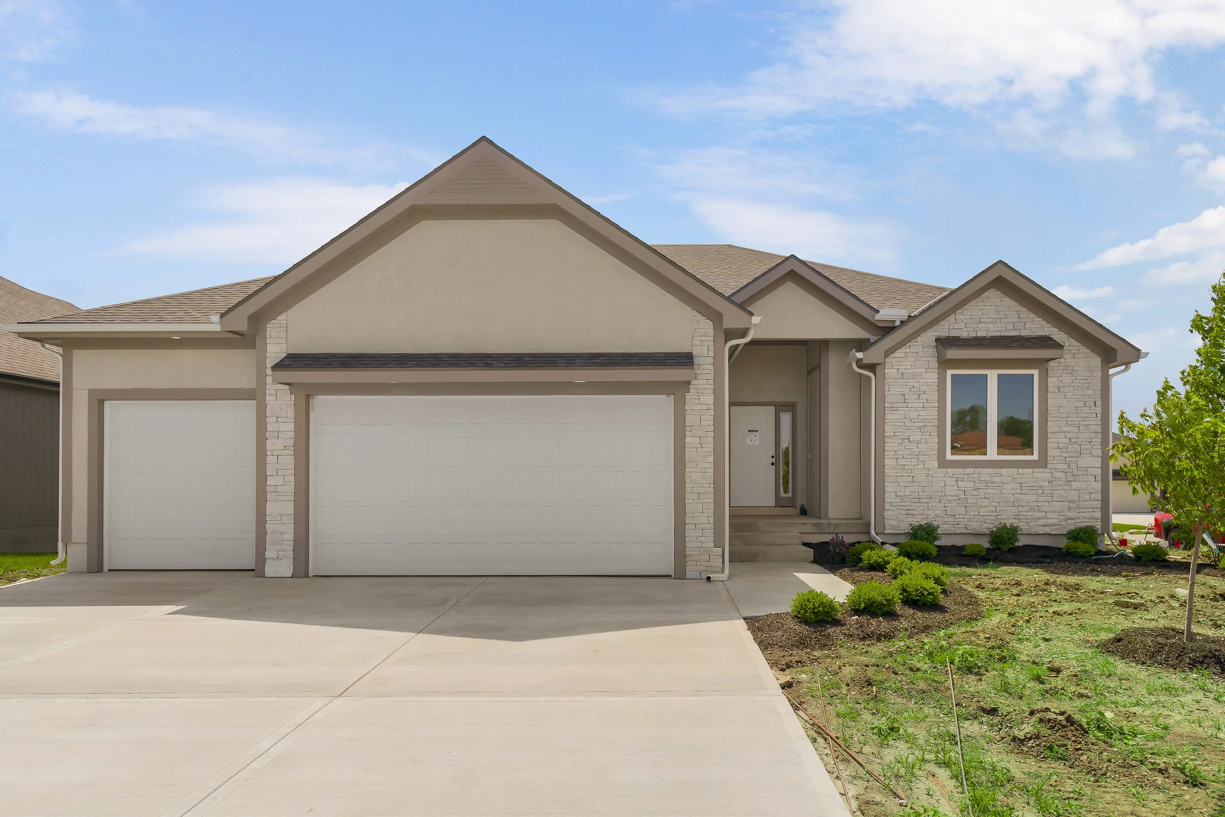 12800SFoxboroughCt01.jpg