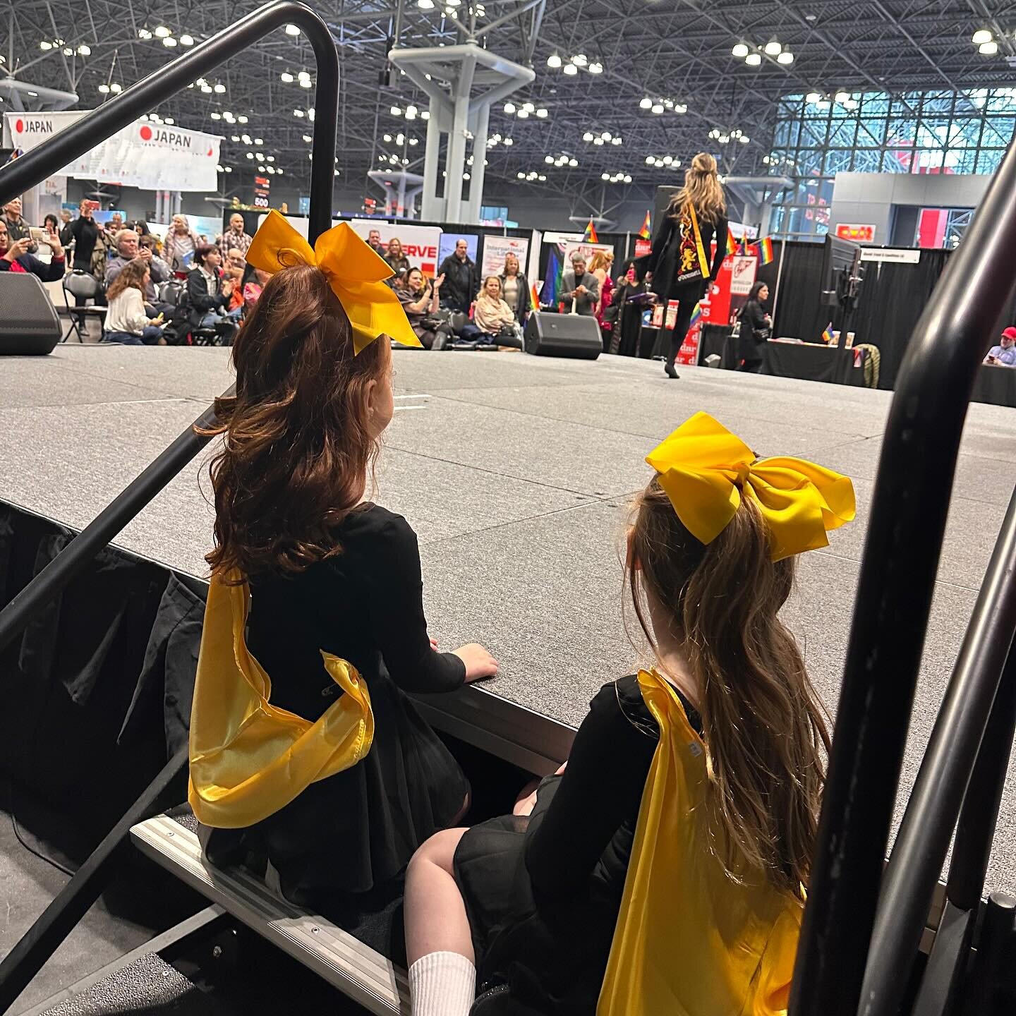 We love to see our littlest dancers watch the &ldquo;Bigs&rdquo; and get inspired! 🥹😍🥰