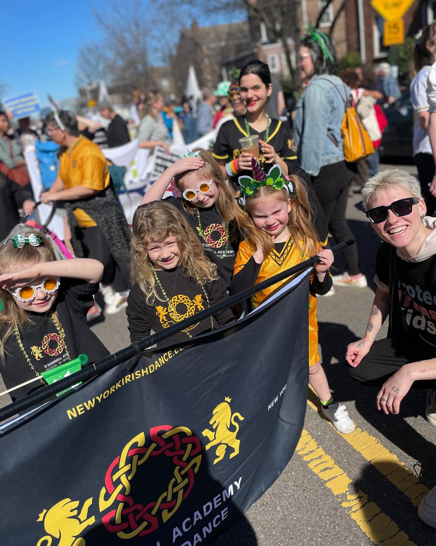 A beautiful sunny day for our first parade of the season, St Pats For All! 🏳️&zwj;🌈☘️🏳️&zwj;🌈 Thank you to all our dancers and families who came and marched down a (very sunny) Sunnyside!