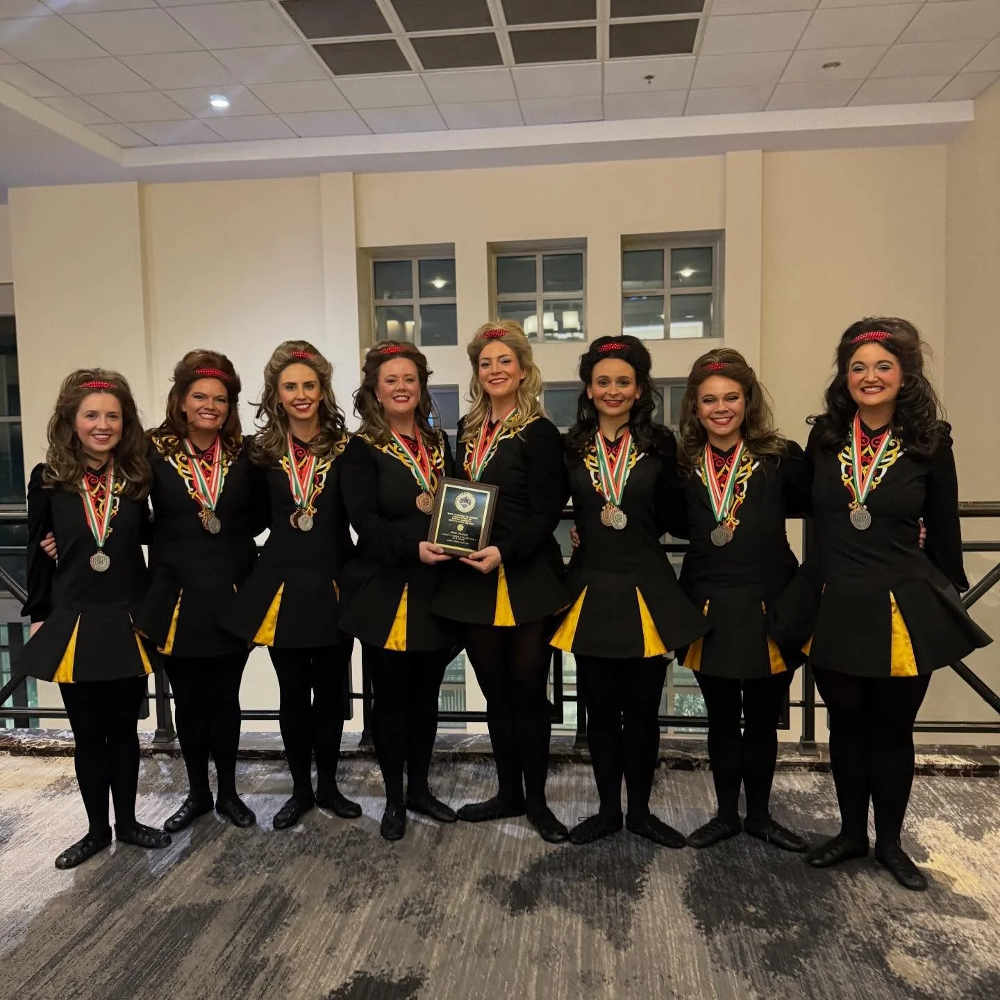 🥈ADULT 8HAND🥈&bull;🥉ADULT 6HAND🥉

Rounding out our podium placements for the year with our 8hand and 6hand! Congrats to these incredible dancers - 2nd with only a few months as a team in their 8hand debut! The bar is high but the cap is HIGHER 🧢