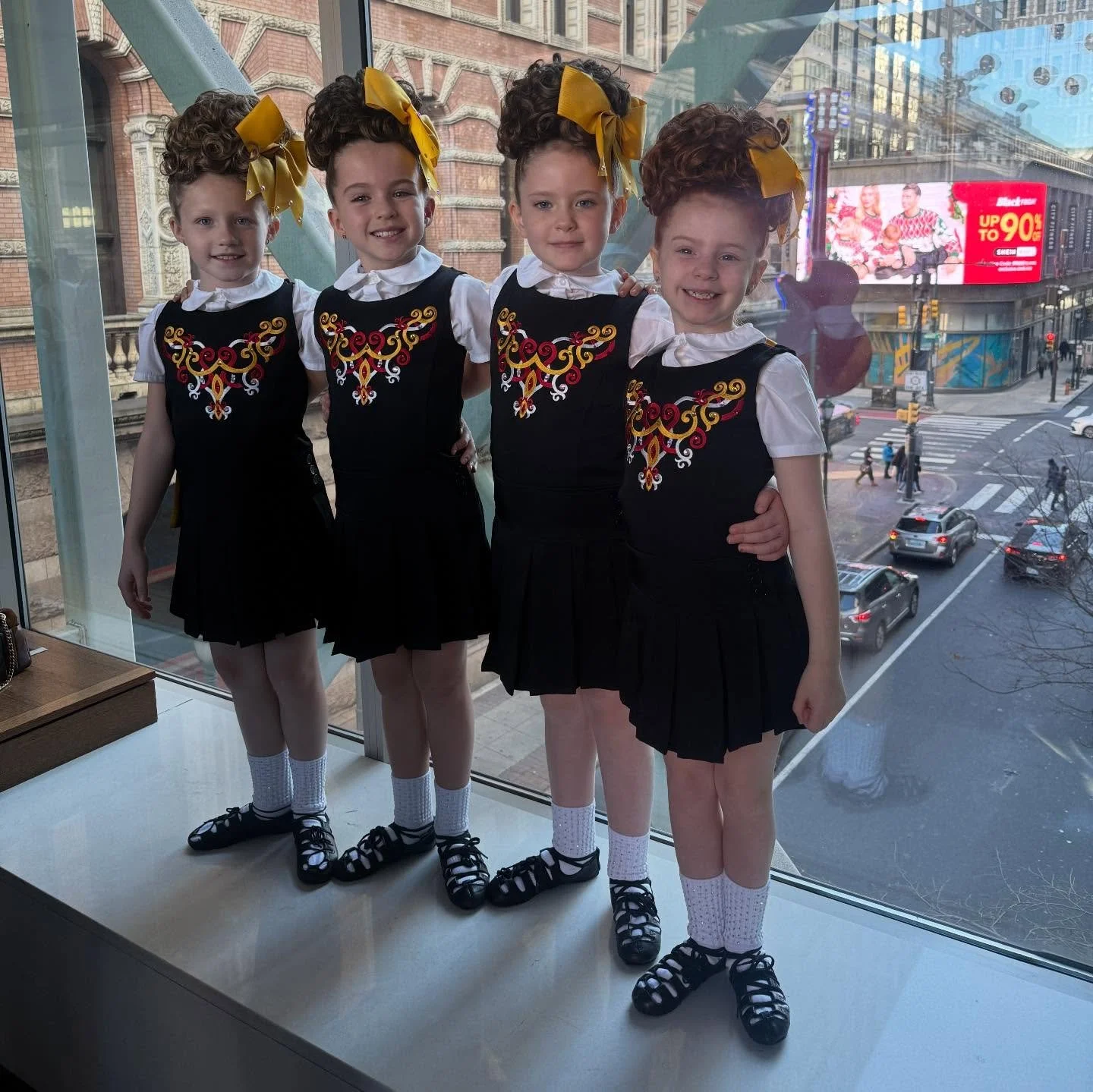 🦁🏅U8 4Hand🏅🦁 17th place

Last but certainly not least, a huge congrats to our Mighty Minis, who had their Oireachtas debut and came home with a recall and a medal!! Teamwork truly makes the dreamwork 💛🦁💛
