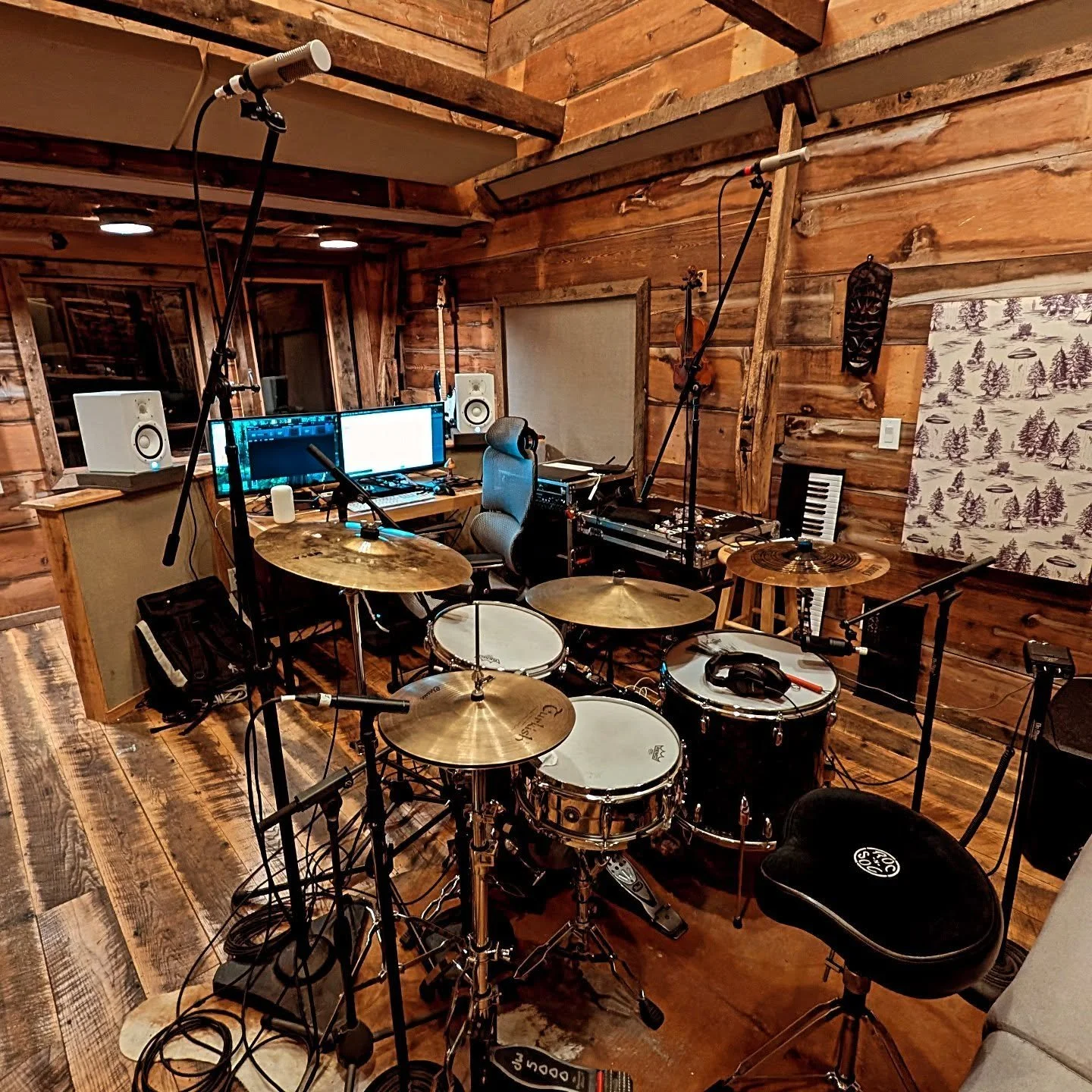 Happy New Year! I'm excited about all the prospects this year.  Going to be a fun one, starting off right with some drummy drum tracking 🤘 #antelopeaudio #yamaha #royer #seelecteonics