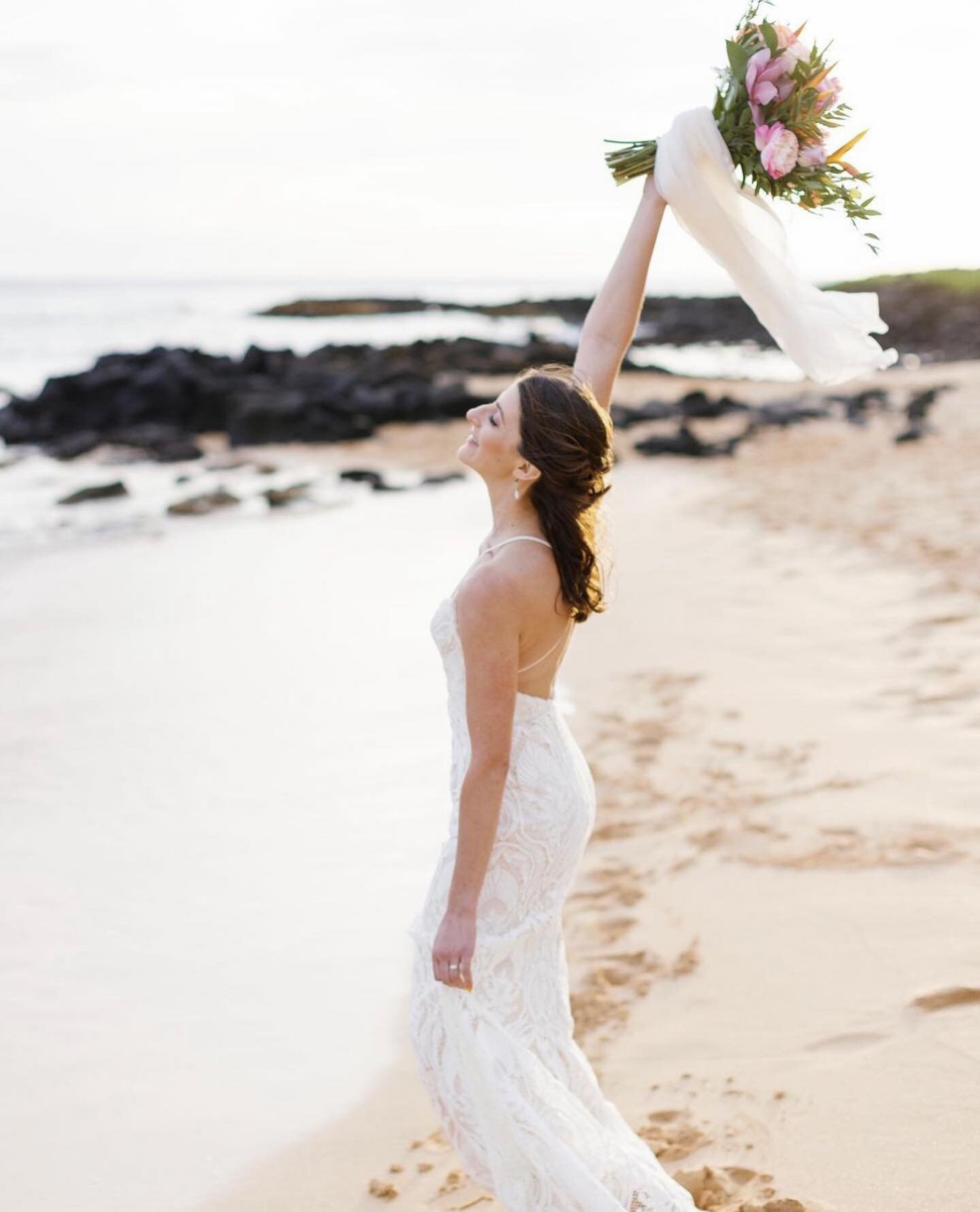 Feeling the island breeze and newly married bliss ❤️❤️ 

@laurel.leaf 
@sebastianromeroweddings