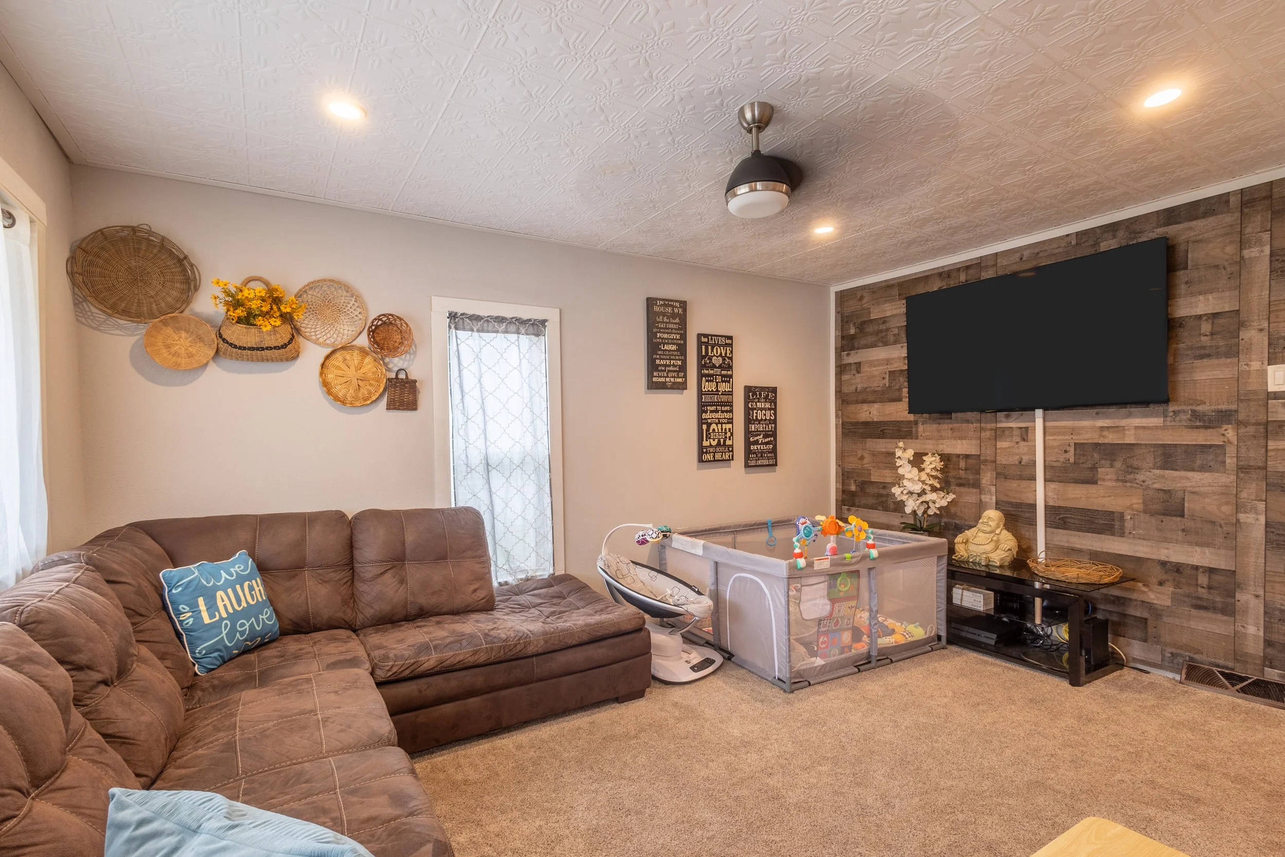  Professional real estate photography by Biography Photography serving Michigan, including Genesee County, Grand Rapids, Flint, Lansing, and surrounding communities. High-quality real estate listing photos, floor plans, virtual tours, and fast 24-hou
