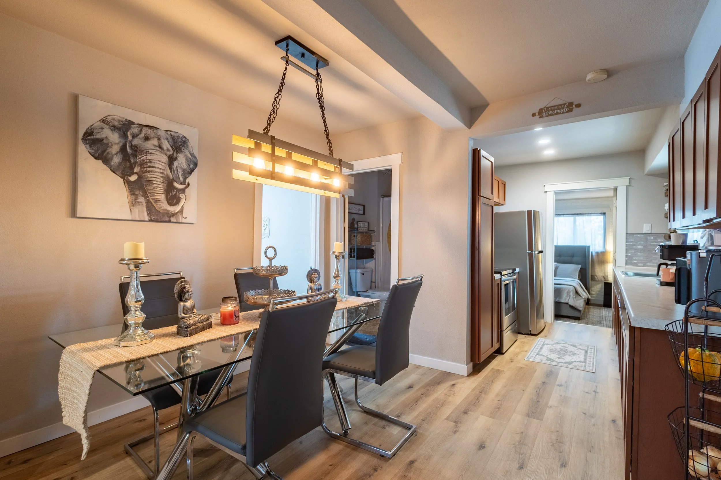  Professional real estate photography by Biography Photography serving Michigan, including Genesee County, Grand Rapids, Flint, Lansing, and surrounding communities. High-quality real estate listing photos, floor plans, virtual tours, and fast 24-hou