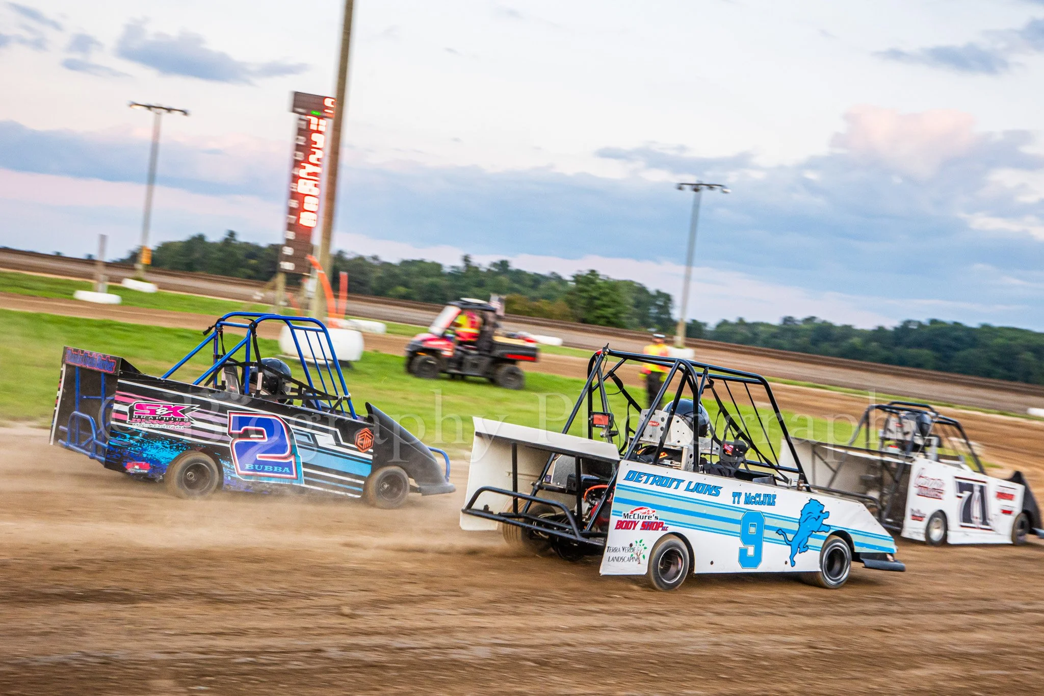 youth race car drivers racing at a dirt track in michigan, I-96 Speedway