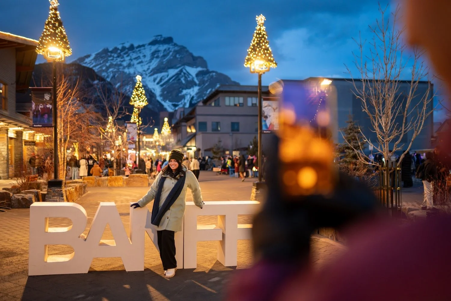 Banff Sign_Couple_Bear Street_Robert Massey Photography.jpeg