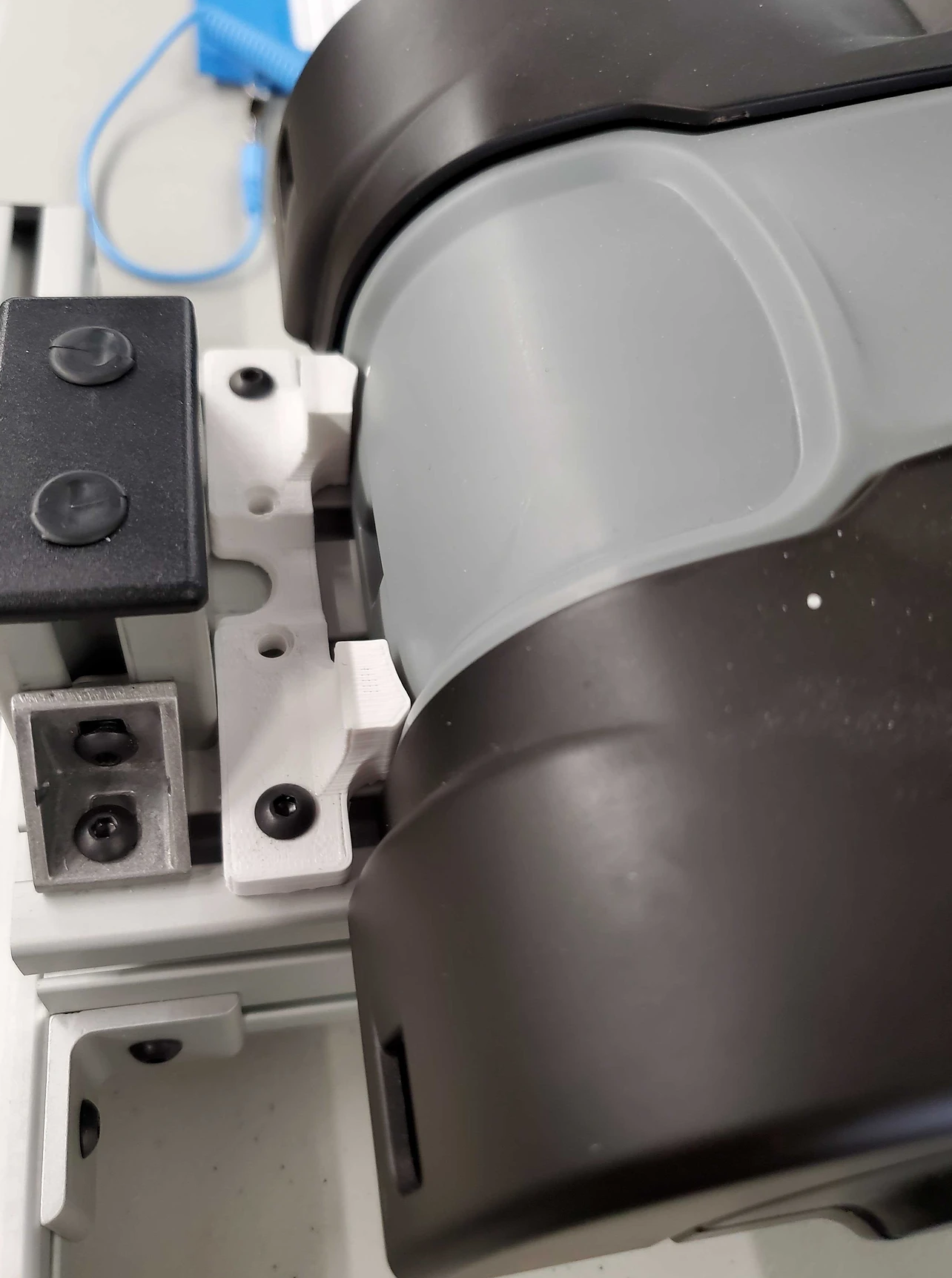 Front alignment bracket