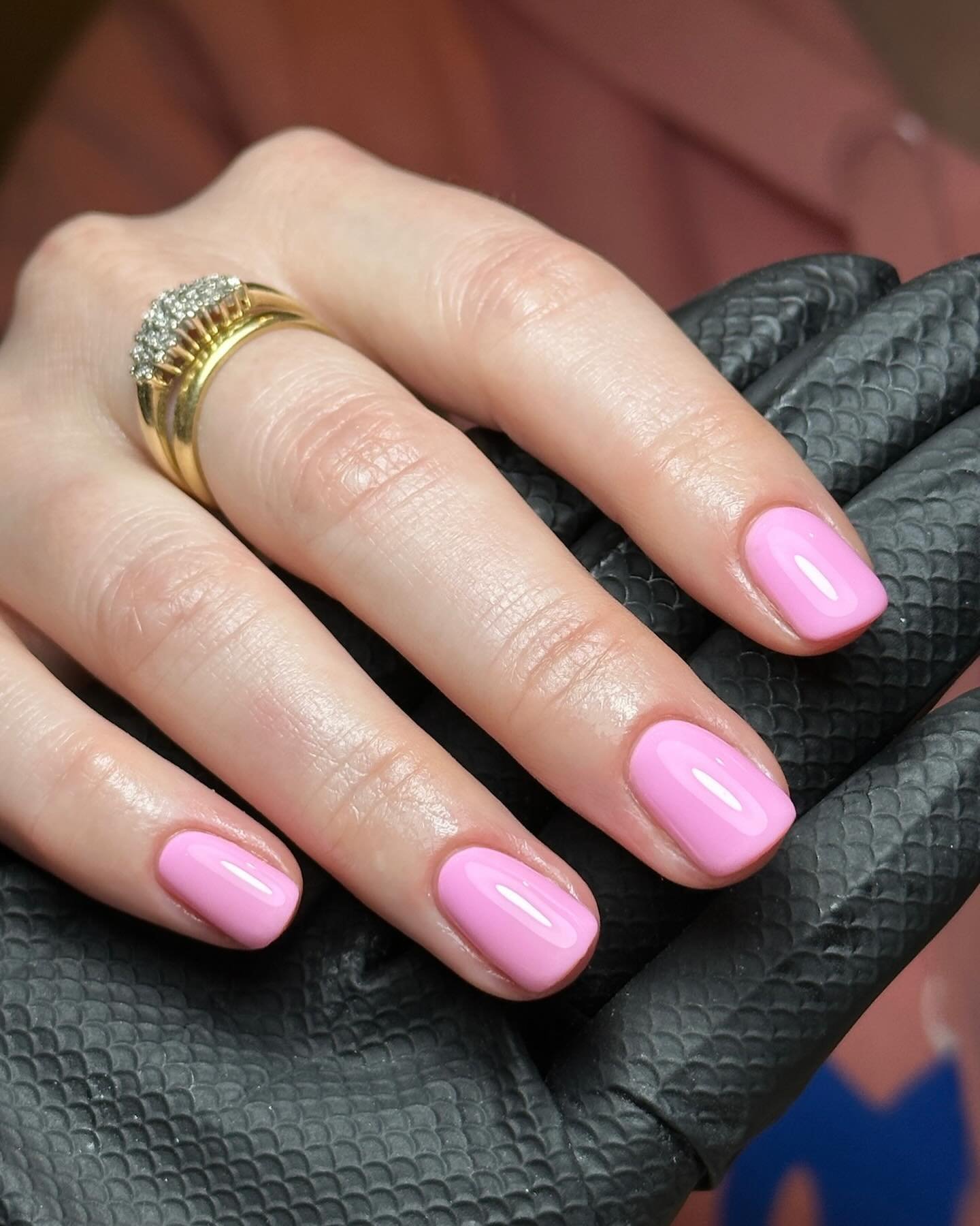 PERFECT PINK 🩷

There&rsquo;s just something so perfect about a plain pink mani&hellip;

Service:
BIAB Infill with Single-colour 

Products used:
&lsquo;BIAB 19&rsquo; &amp; &lsquo;Marilyn&rsquo; @the_gelbottle_inc @tgbacademy 

Prep:
Nail file @sta