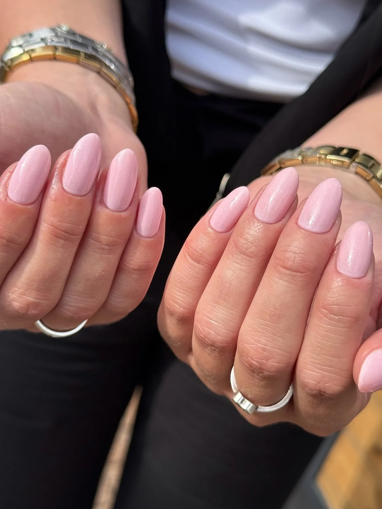 9 to 5 📎🗄️📁
This graduate is ready to smash it at her new job…
Service: 
BIAB Infill + Gel Colour
Products:
BIAB 19 & 9 to 5 @the_gelbottle_inc 
To shop this hard working shade, visit my link in my bio 🔗
#9to5 #tgbinsider #tgb19bi