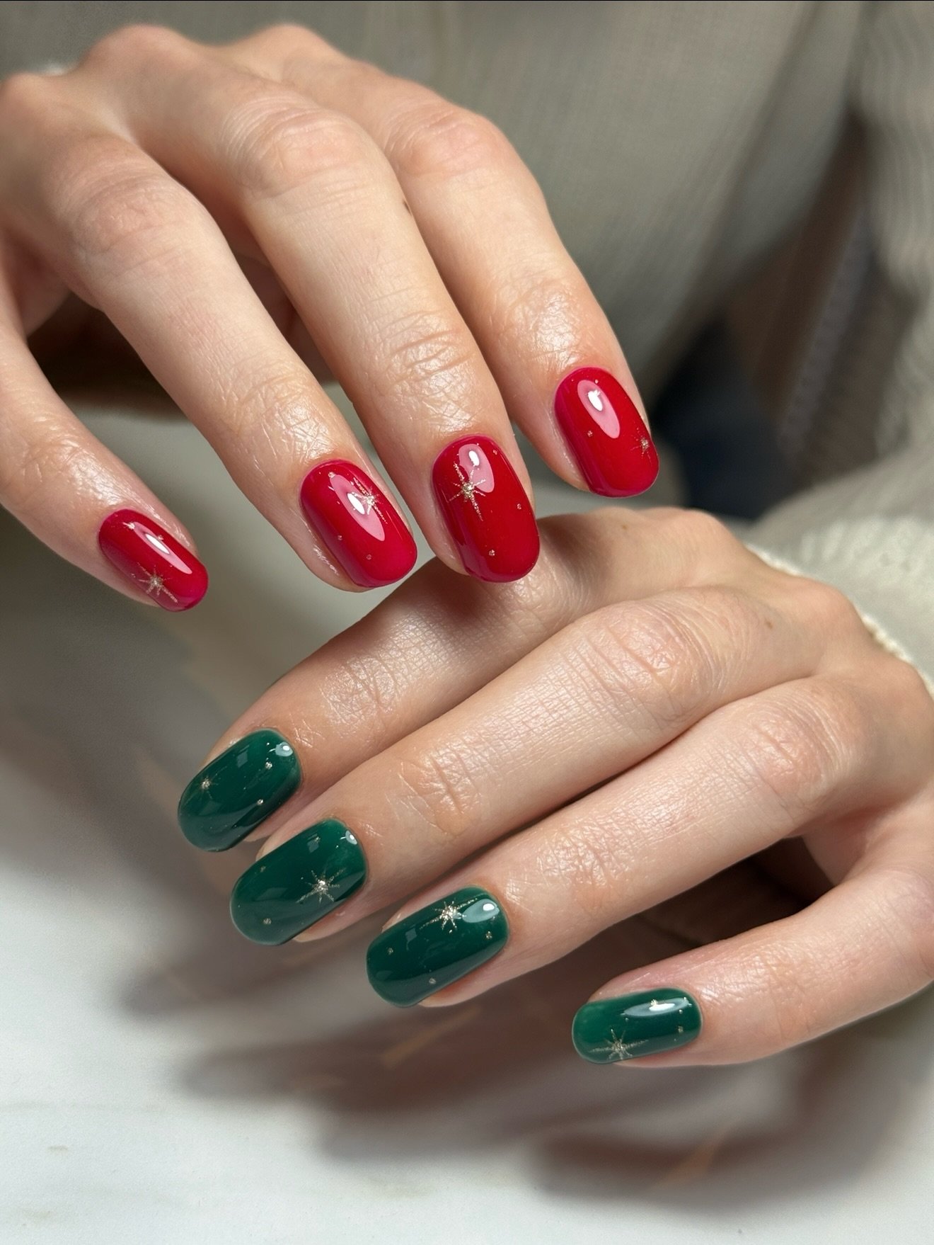 CHRISTMAS WRAPPING 🎁🎄

POV: When you want one colour but decide to change it up&hellip;

And I&rsquo;m here for it as I have been loving all the red and green sets I&rsquo;ve seen on here!

Products:
Bunny BIAB - I need a top up cause she that popu