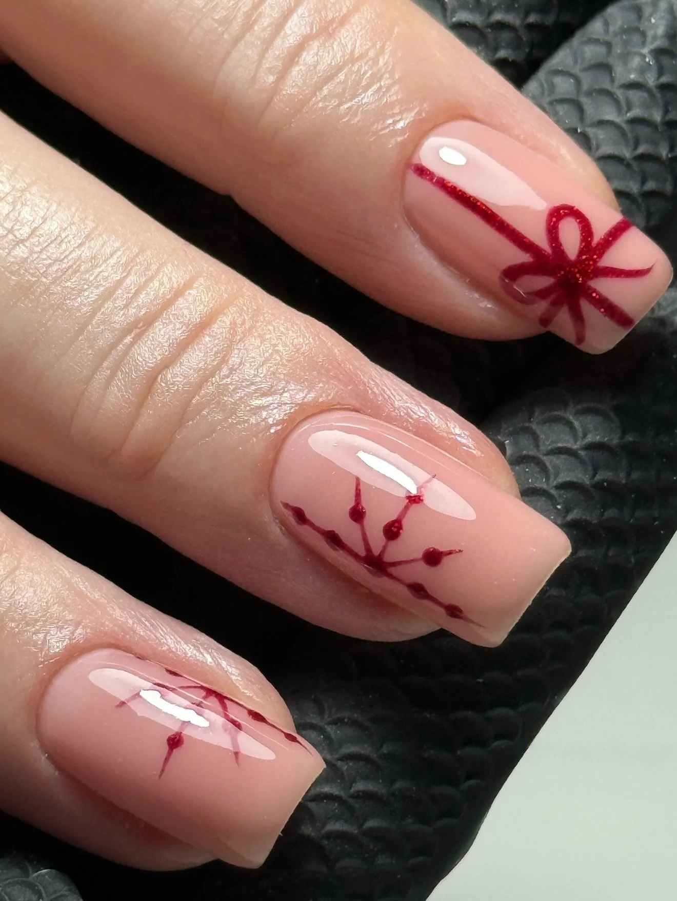 M R S  C L A U S 🤶🏼

It wouldn&rsquo;t be Christmas without a red set of nails&hellip;

Products:
Teddy BIAB &amp; Amore (magnetic) @the_gelbottle_inc 
Shop these via my storefront link in my bio 🔗

#tgbinsider #thegelbottle #christmasnails
Christ