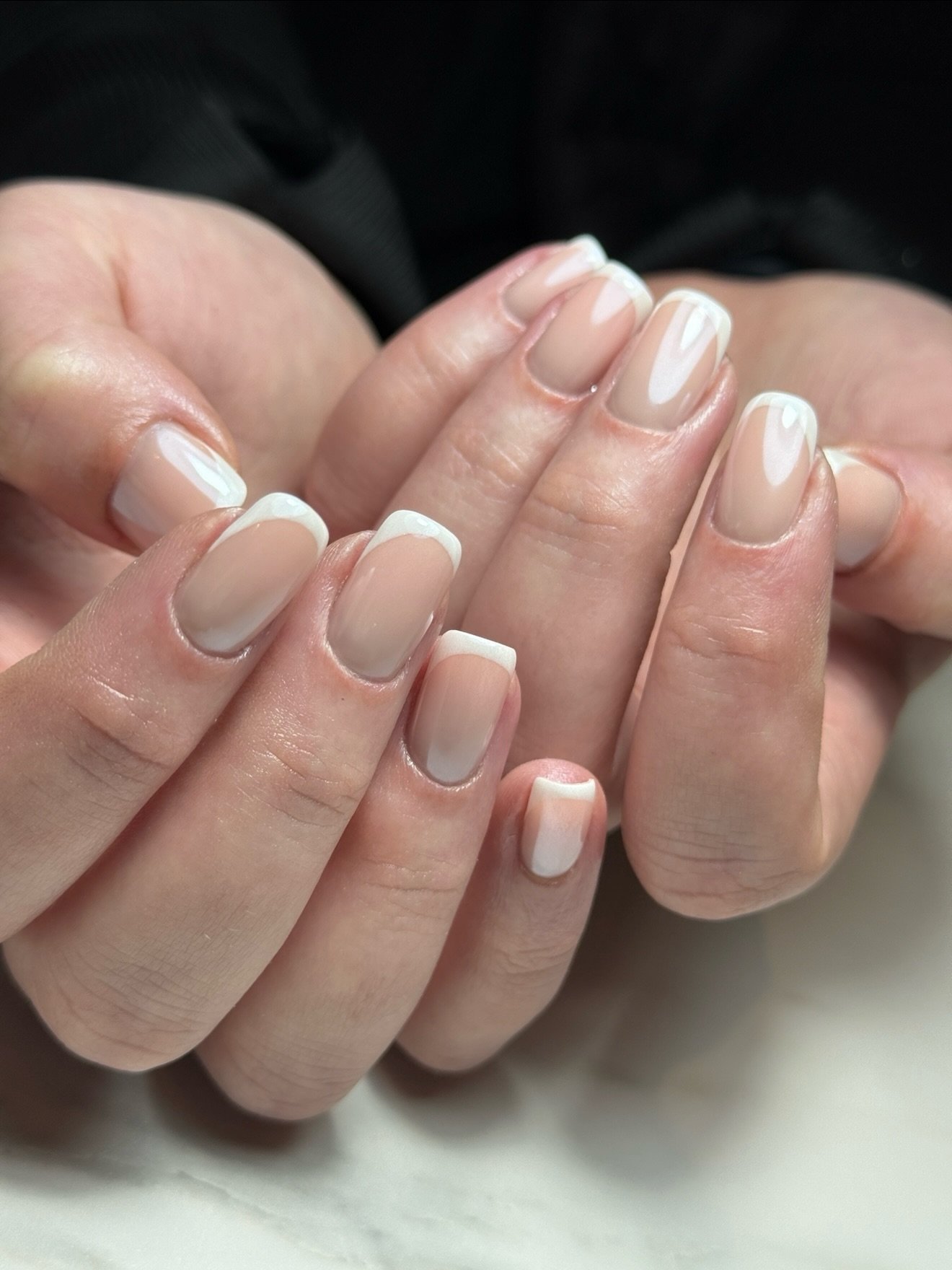 BRIDAL CHROME 👰🏻&zwj;♀️

Swipe to see the mother-of-the-bride&rsquo;s nails too&hellip;

The beautiful bride-to-be was influenced once she saw her mum&rsquo;s nails and opted for chrome over her French manicure instead of a glitter topcoat 🫶🏻

Bo