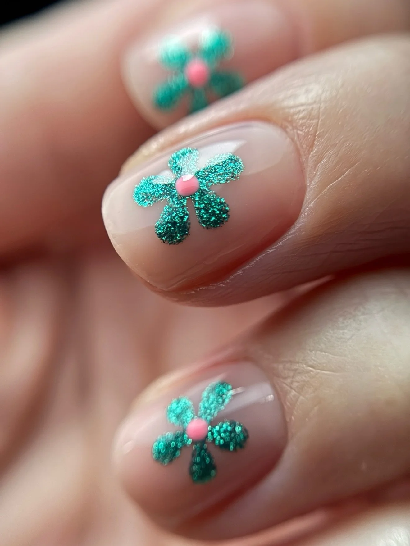 MACRO LENS 📷 

Playing around with my new phone attachment&hellip;

Apparently it&rsquo;s a pretty basic one but I&rsquo;m pretty chuffed with the outcome and look forward to using it more in the studio 🙌🏼

Products used:
Ultra Stick Base
Dawn Nov