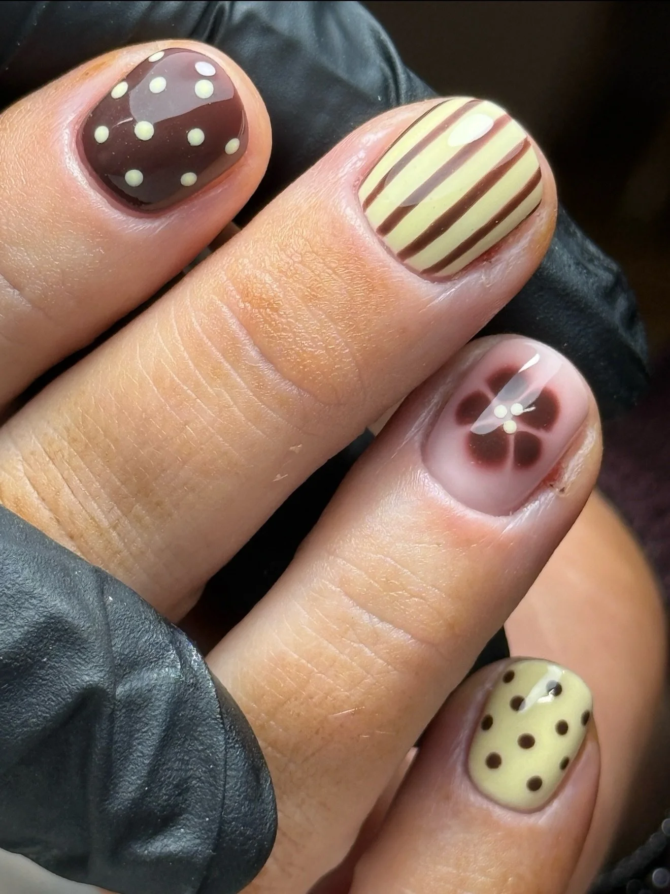 BROWN + BUTTER 🤎🧈

 Two colours I didn&rsquo;t know I loved together until now!

Also, I was scared of blooming gel flowers but I&rsquo;m well chuffed at how these turned out and can&rsquo;t wait to try them out in all the spring/summer shades 😎 
