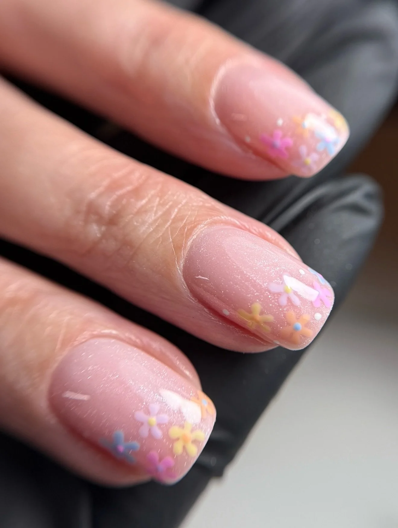 Spring dipped nails to make you smile 🌸☺️

This time last year, my client had leopard print nails where the animal print was at an angle, so she wanted to do the same but with lil spring flowers instead. We really love how they turned out, please le