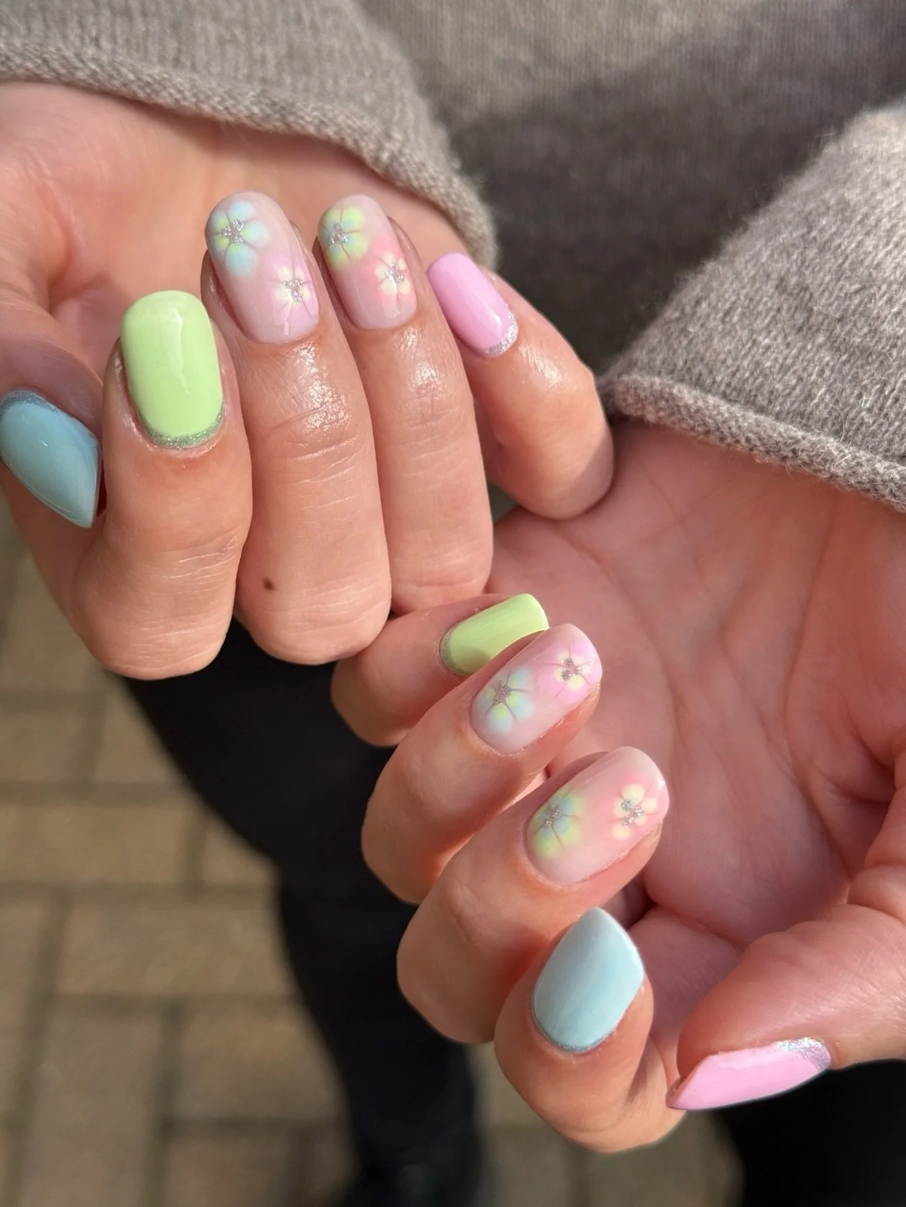 Colour combo = blooming marvellous 🩵💚🩷 

It was my first attempt at double blooming gel flowers &amp; I think they ain&rsquo;t bad! They used to give me the fear but I&rsquo;m actually enjoying incorporating them into spring designs ☺️

Products:
