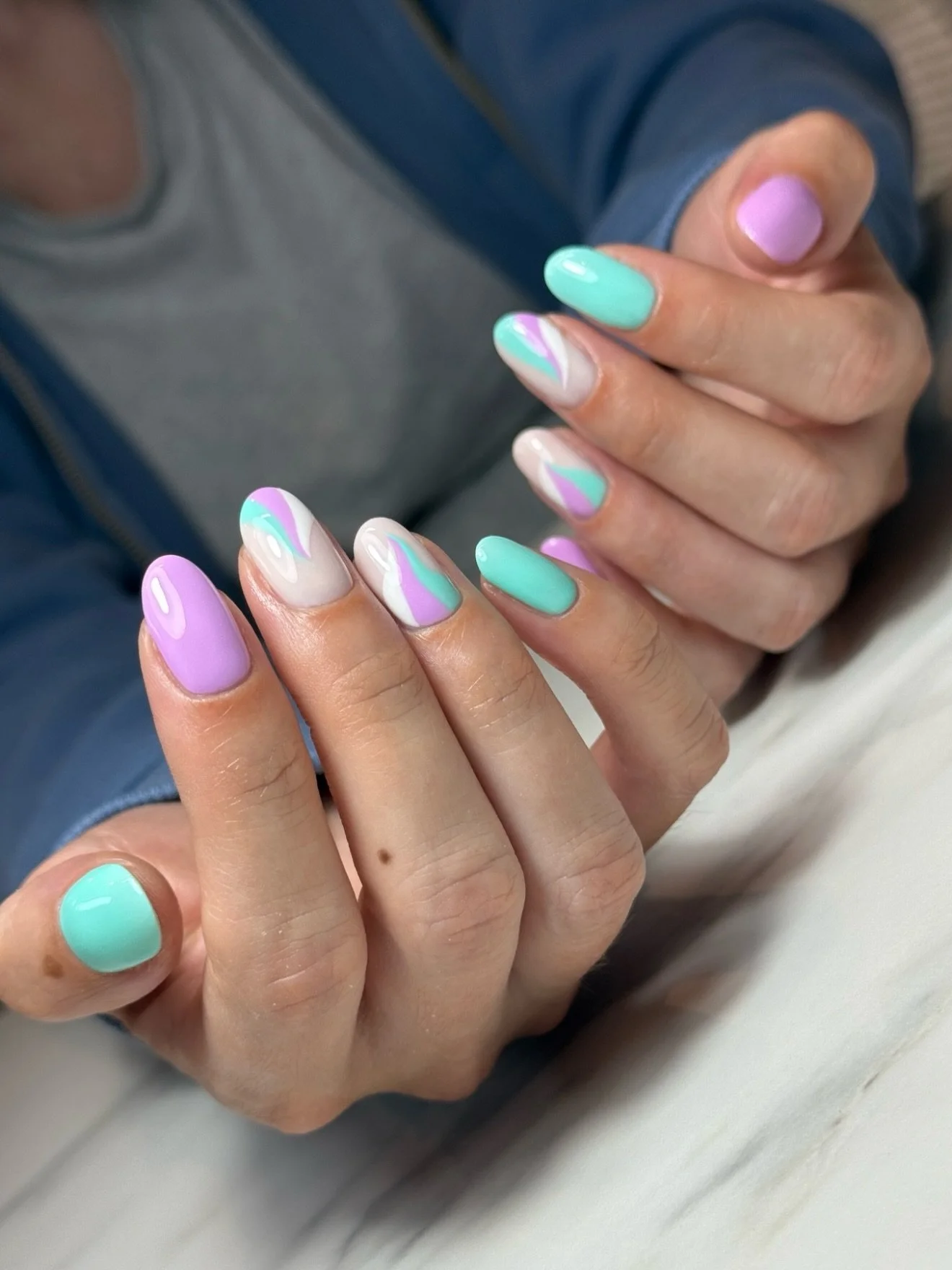 These colours together maketh me happy 💅🏼 Let me know what your two favourite colours together are&hellip;

Products:
Bunny BIAB, Tiffany &amp; Milkshake @the_gelbottle_inc 

#summernails #summernailinspo #nailinspo #nails #nailedit

retro design |