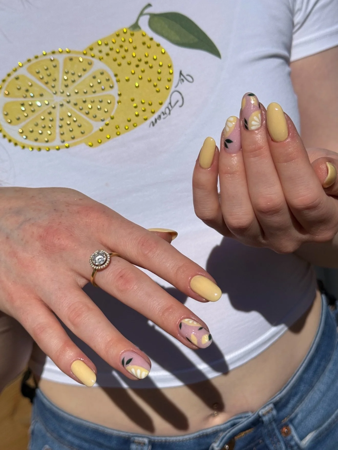 My lemon daft sister 🍋 Swipe to see the joker in action>>>

Products:
Lemon @glossifyofficial 
Crypto @the_gelbottle_inc 
Ultra Stick Base, Fae Novabuild, Apollo Novabuild, Shadowfax &amp; Ultra Shine Top @nailcraft_official 

#whenlifegive