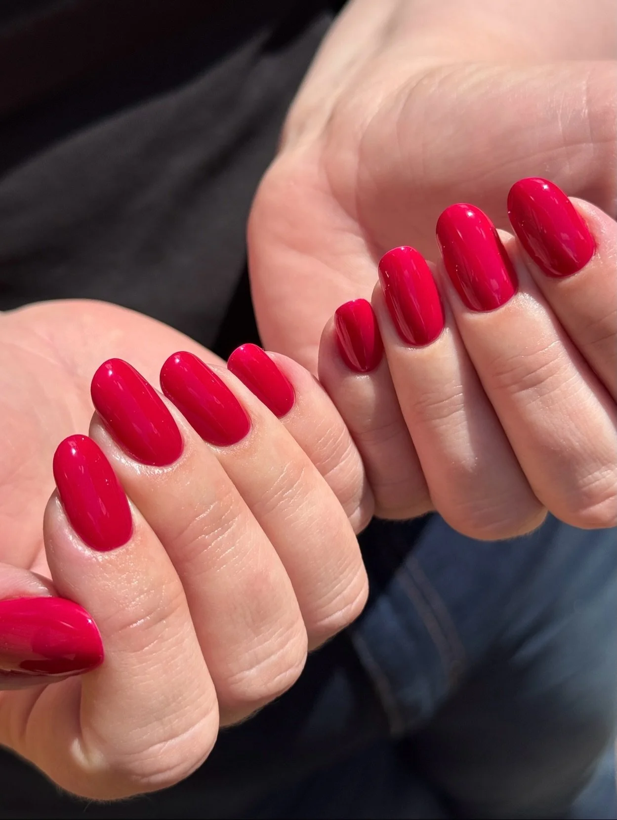 Bloodbound is proving very popular 🍒
Swipe to see the reality of outdoor photos with my old school friend&hellip; You can just imagine us paying attention in class 👀 

Also, can we take a moment for the length of my friend&rsquo;s nails&hellip; Sin