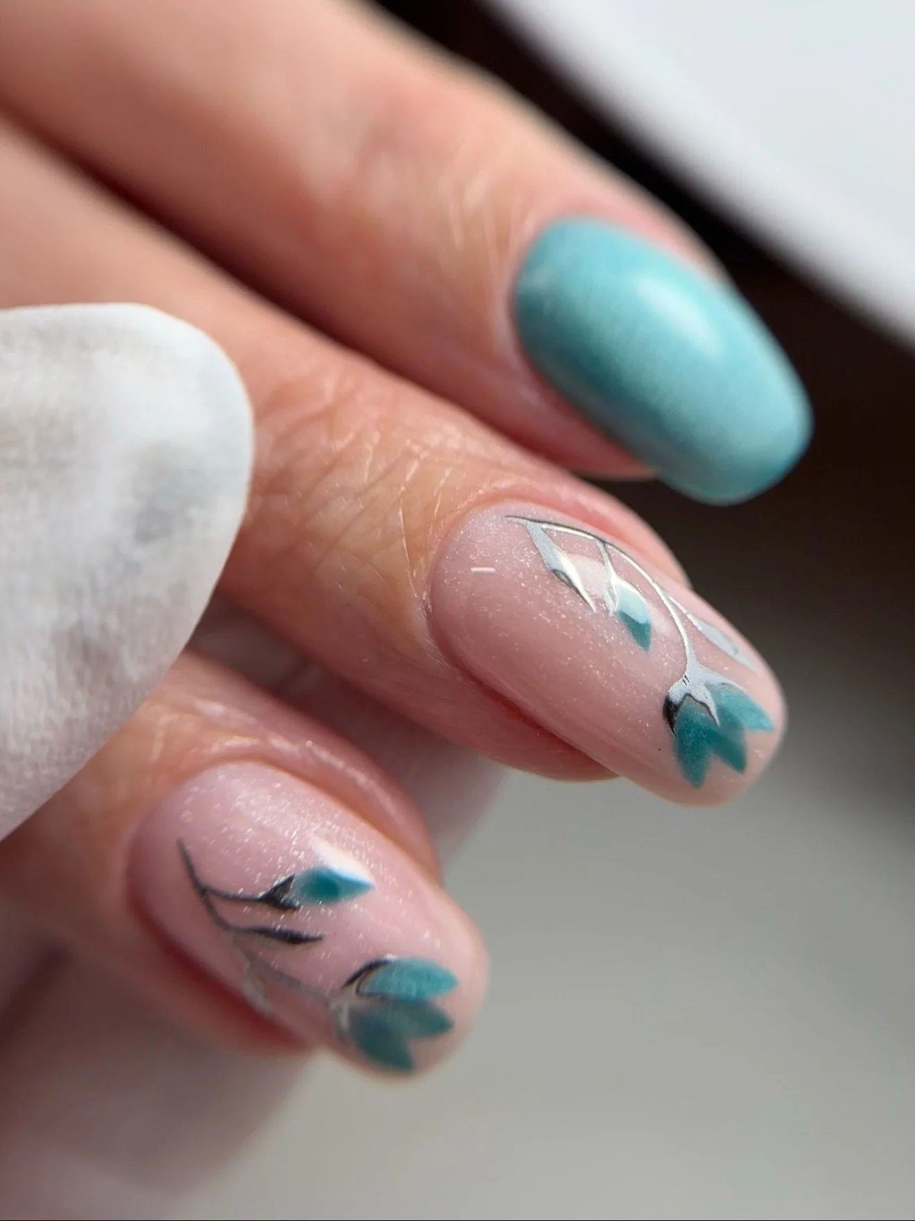 The macro lens was back oot for these beauties!

Also, it was my first time using a Satin top coat over full coverage cat-eye and my client and I love the velvety result. It is hard to make out in the video but it&rsquo;s basically matte with a sligh