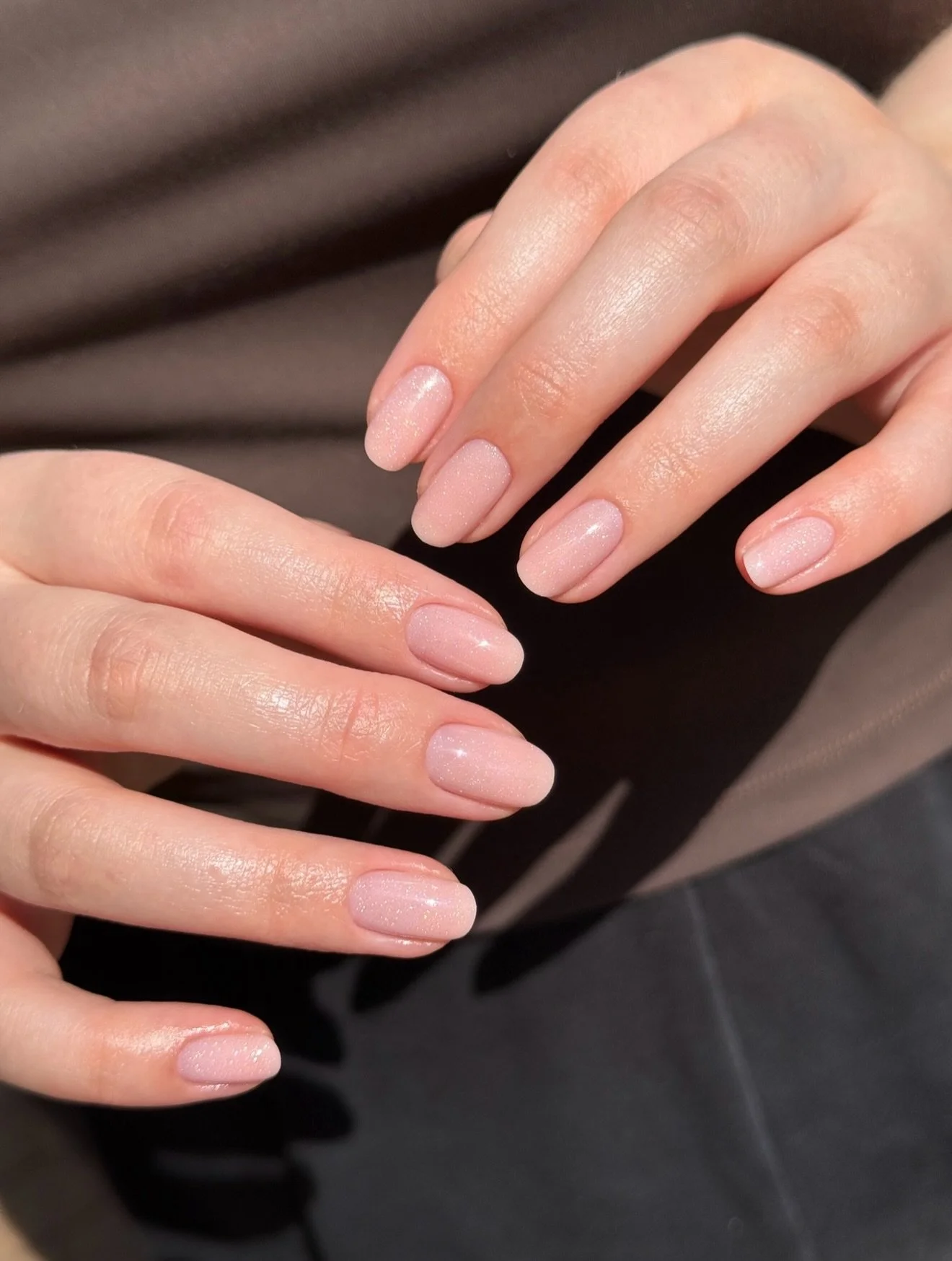 This top coat 😮&zwj;💨 Swipe to see it glisten >>>

Products:
BIAB 19 @the_gelbottle_inc 
Laser Holo Top @nailacuv @ukspnnails 

#cleangirlnails #cleangirlaesthetic #naturalnails #summernails

clean girl nails | clean girl aesthetic | summe