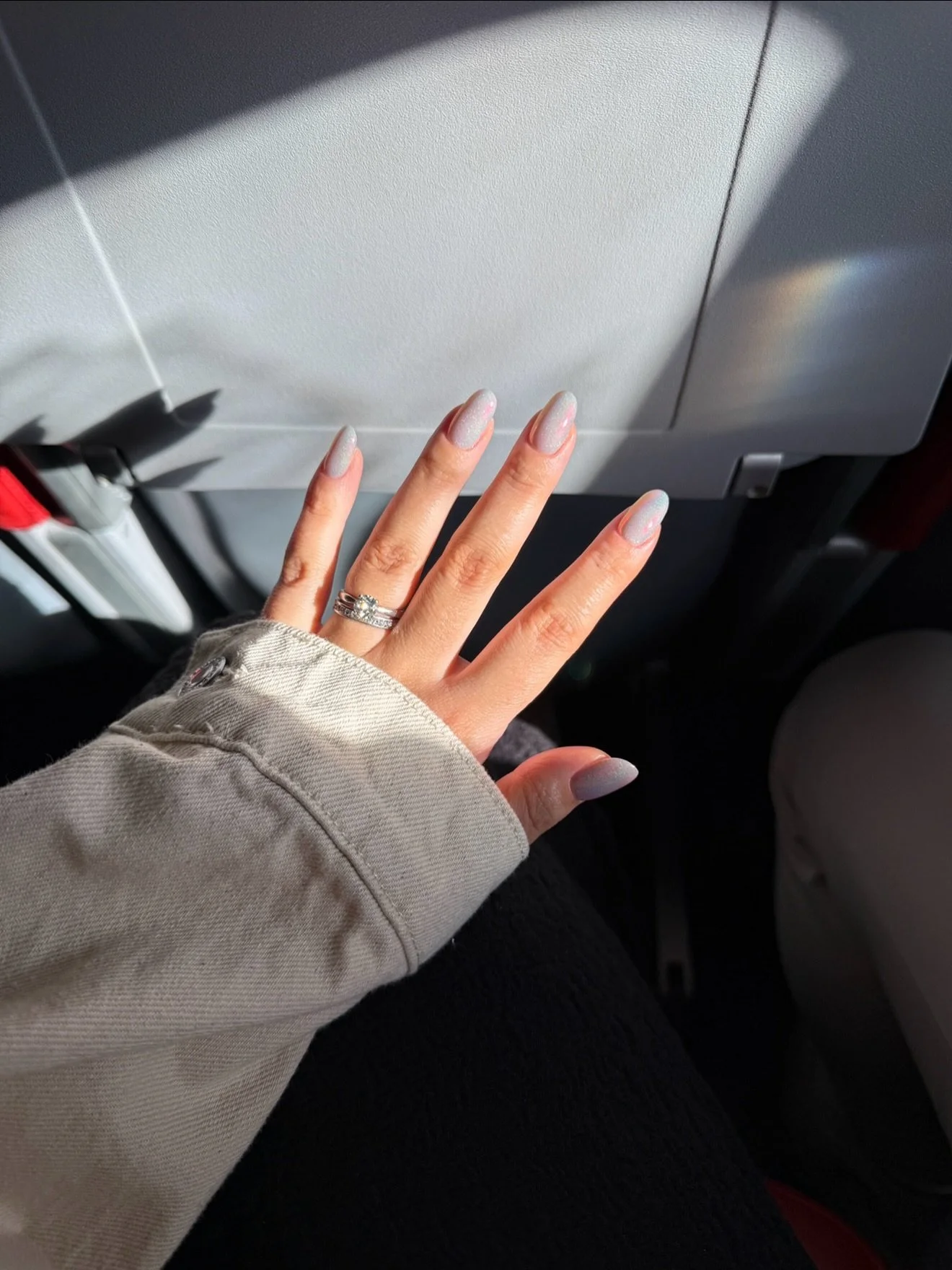 For those asking about my holidays nails 🧜🏼&zwj;♀️ 

Many clients asked me before my holiday &amp; I really wasn&rsquo;t sure until the very last minute&hellip; I knew I was keen to try a chrome over cat-eye at some point, so holiday nails it was &