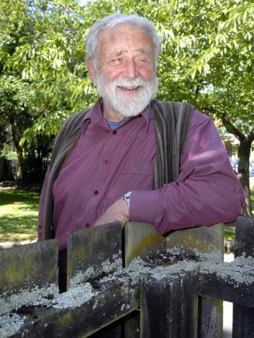 emeritus_prof_sir_alan_mark_relaxes_outside_his_un_1198385137.jpg