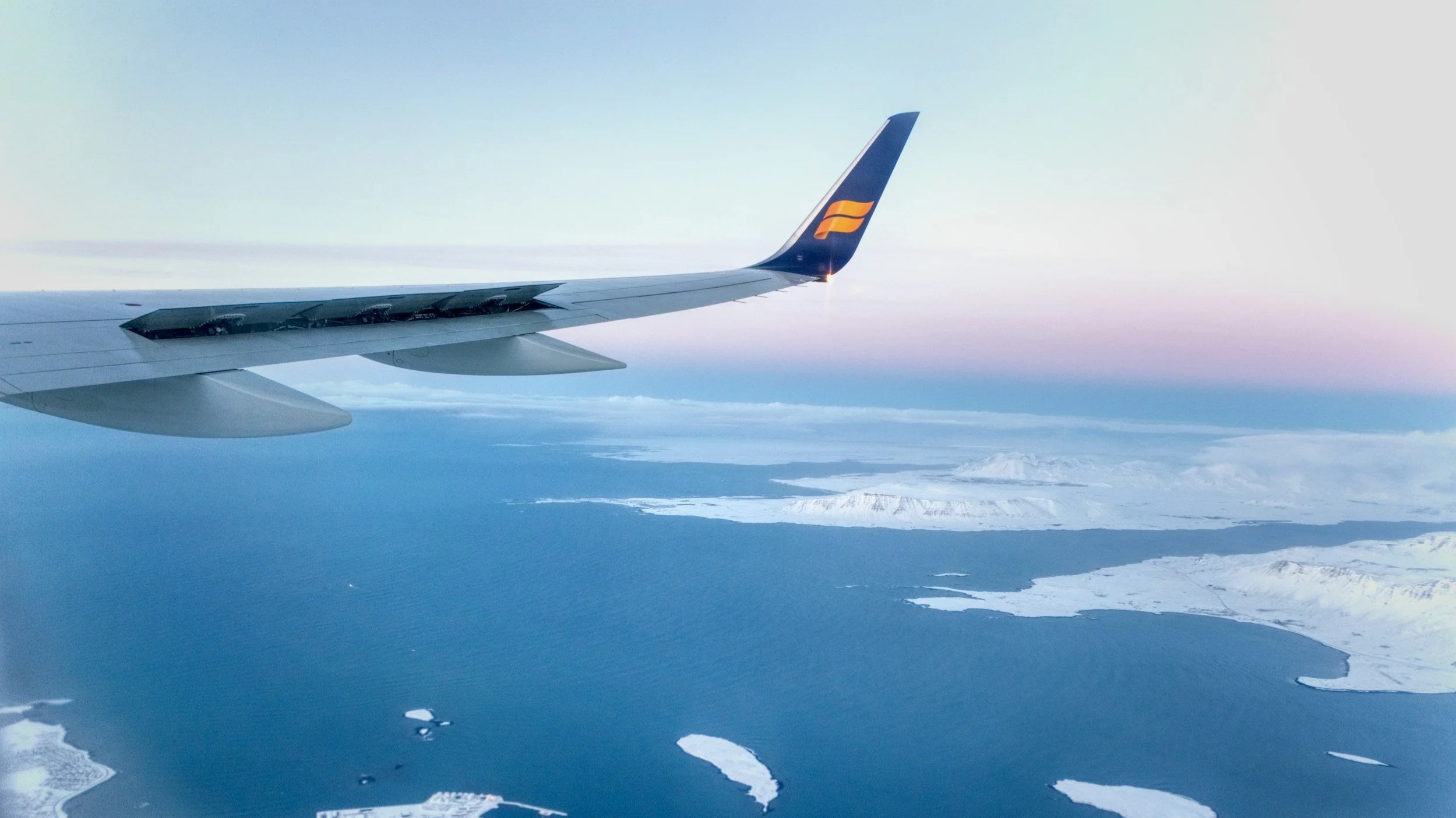 Flyg med Icelandair till Island