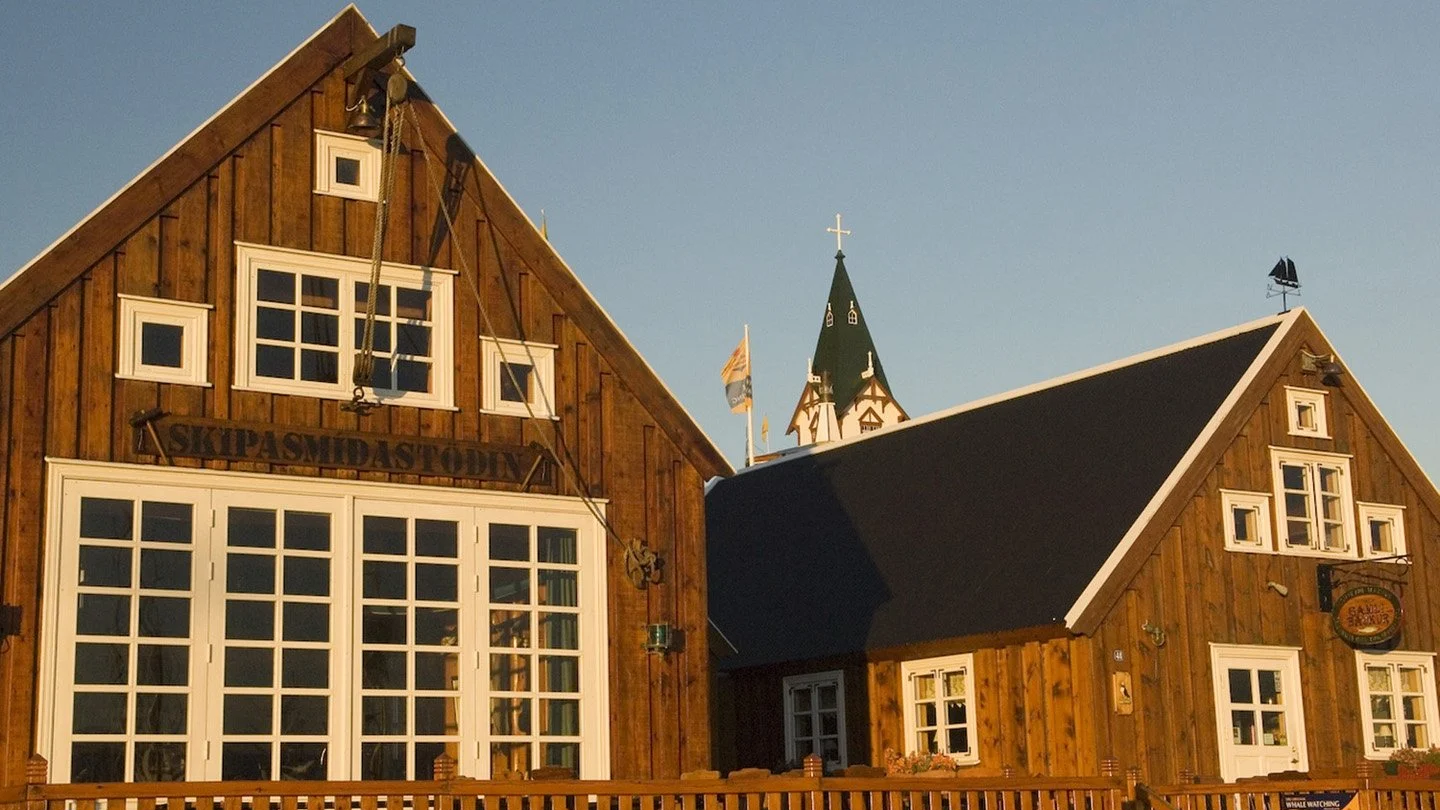 hus i staden Husavik på norra Island