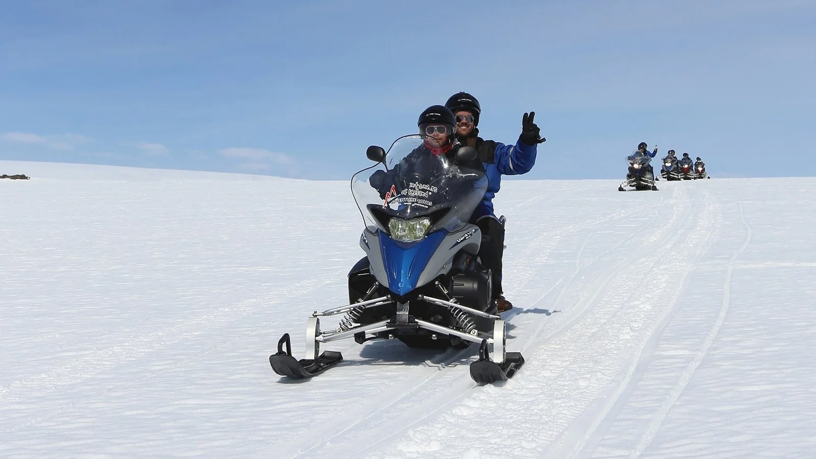 Glaciär, snöskoter och  bad i varma källor