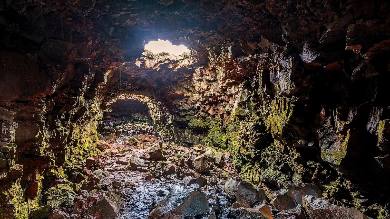 Lavagrotta på Island