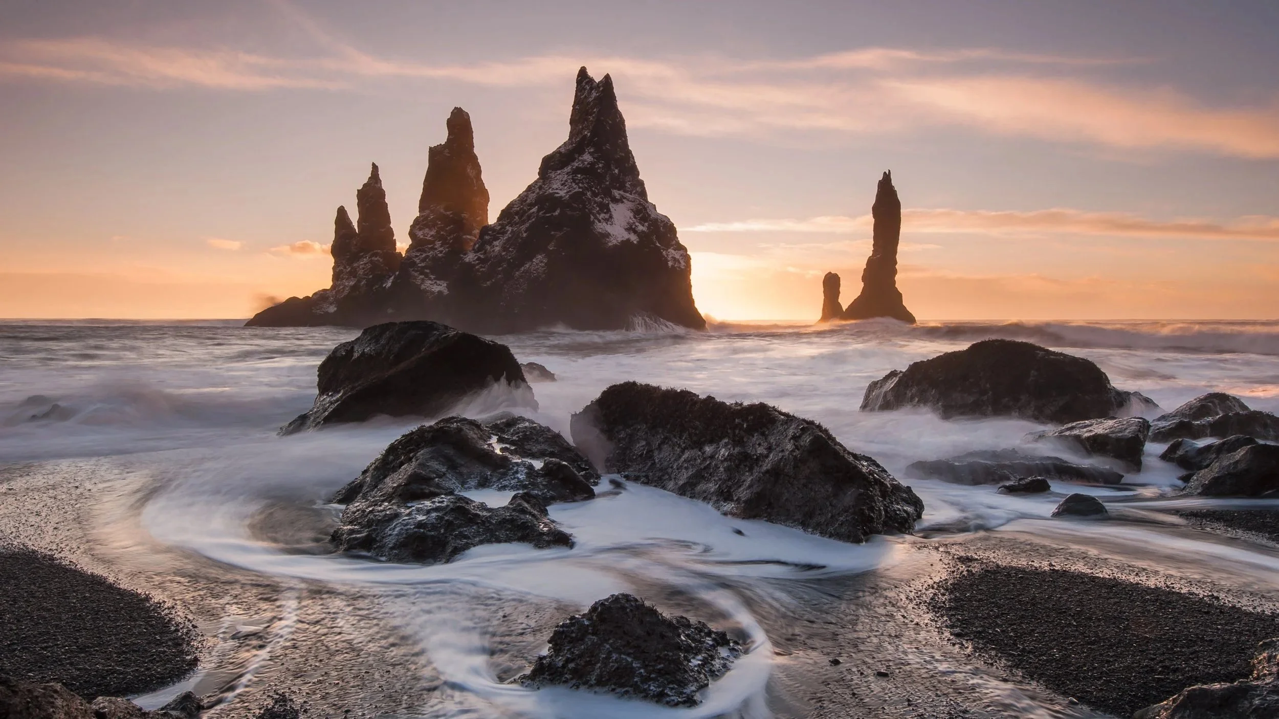 Resa till Reynisdrangar på Island