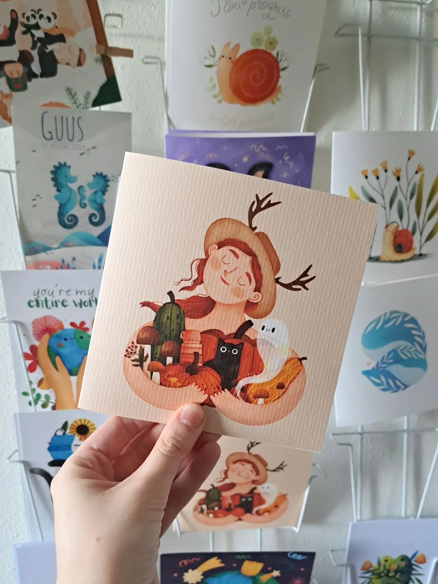 The Autumn Queen has finally made her way onto a greeting card!
This cozy illustration makes the perfect little gift addition for:

🍁 your favorite autumn soul
🐈 a true cat lover 
👻 anyone who&rsquo;s into spooky vibes 
🧹 or a modern-day witch

Y