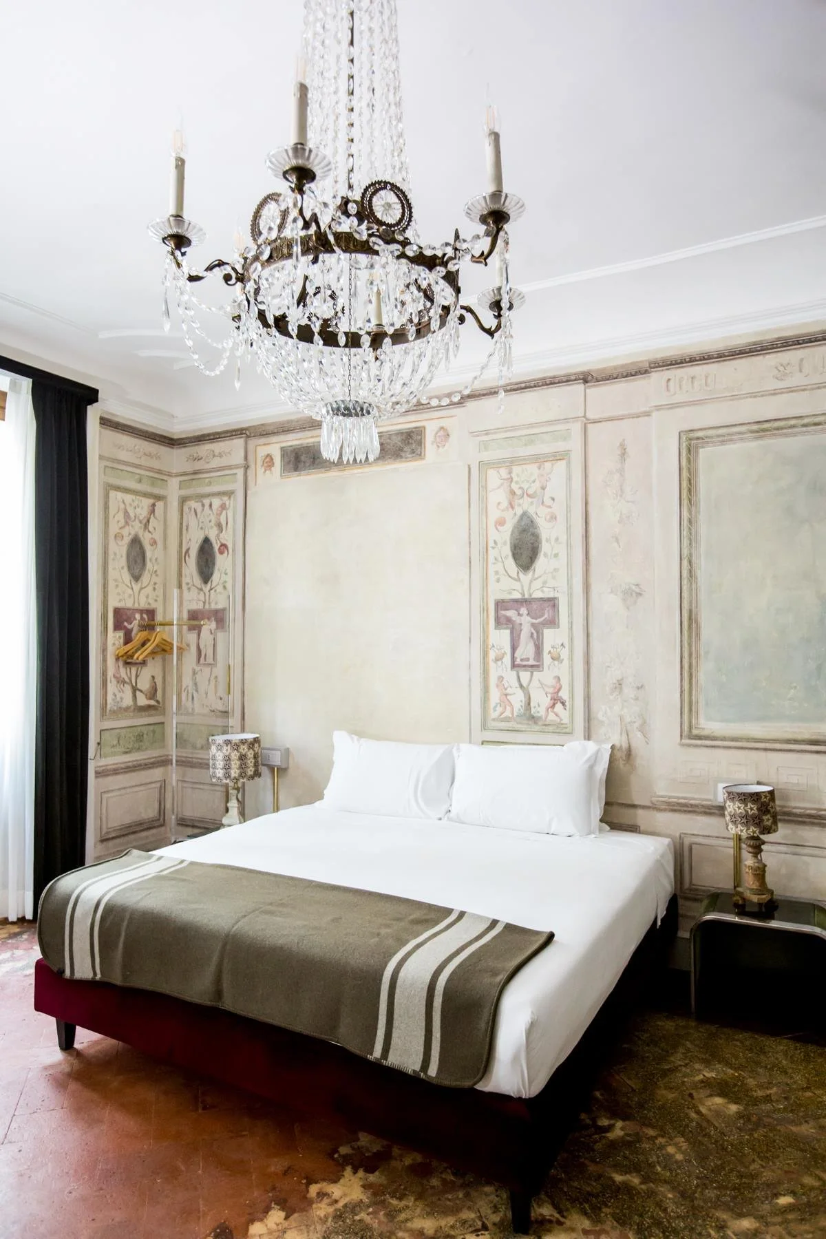 Create the Luxury-Hotel Bedroom Vibe at Home (with ideas from four favourites)