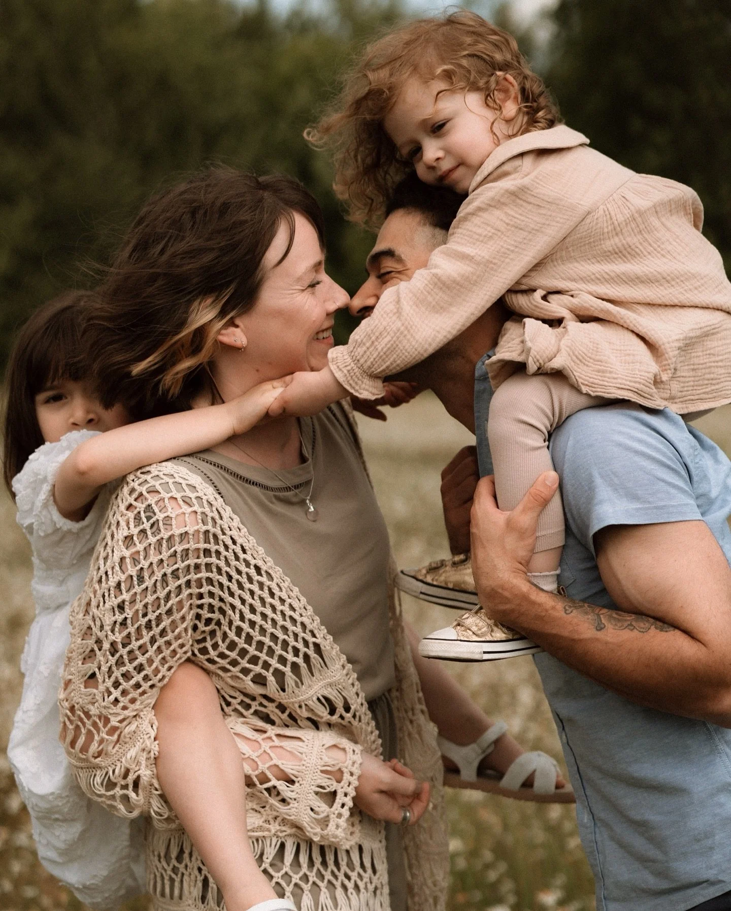 What makes a beautiful photoshoot?

More than anything, it&rsquo;s a partnership. A blend of my eye and direction with your trust in the process.

When you take the time to fill out your questionnaire with honesty, when you absorb the guidance I shar