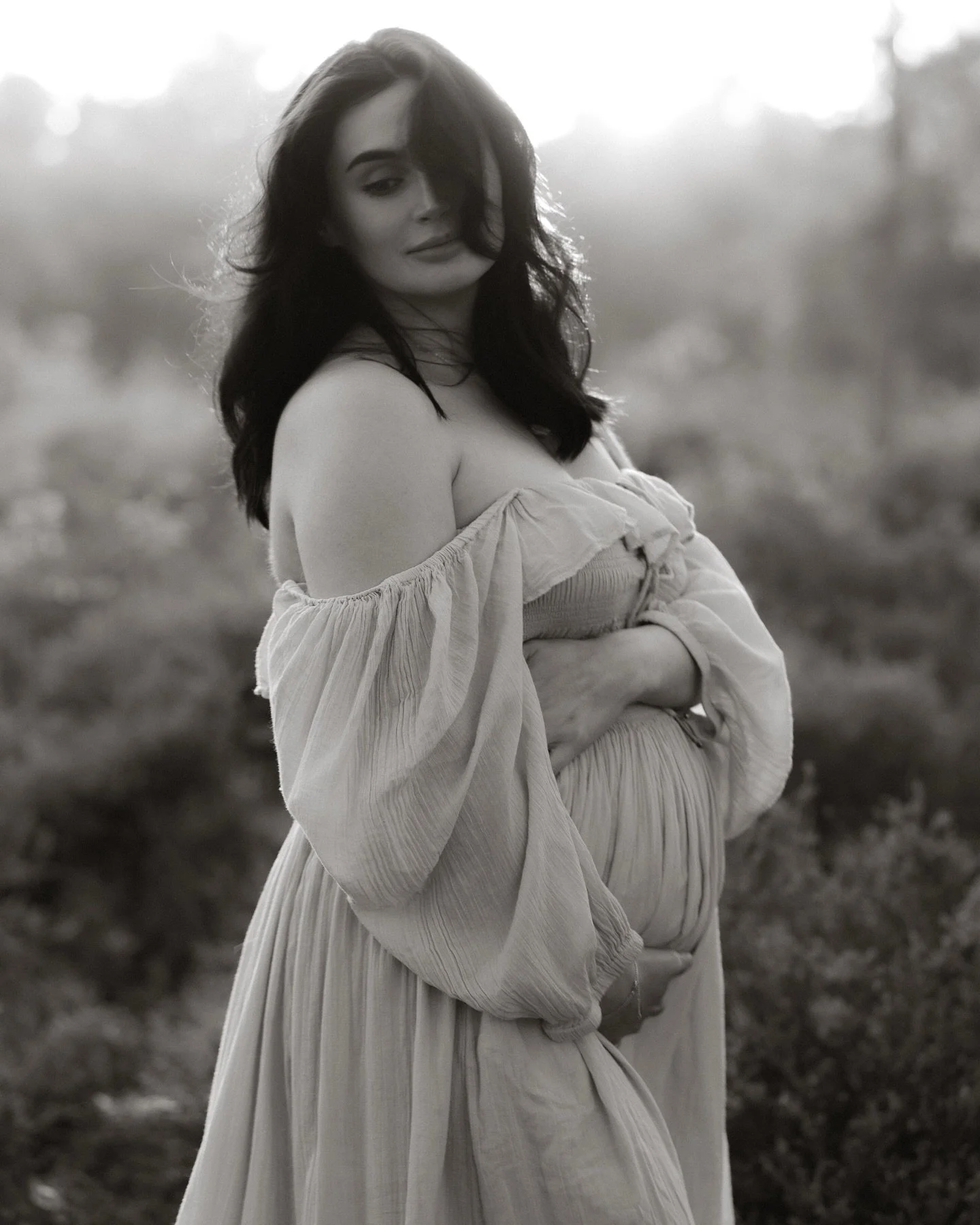 A golden autumn evening with C &amp; B, just a few weeks away from meeting their littlest love.

This season has been full to the brim with the most soul warming sessions 🤎

Winter is quietly settling in, and I have a few spaces left throughout. Thi