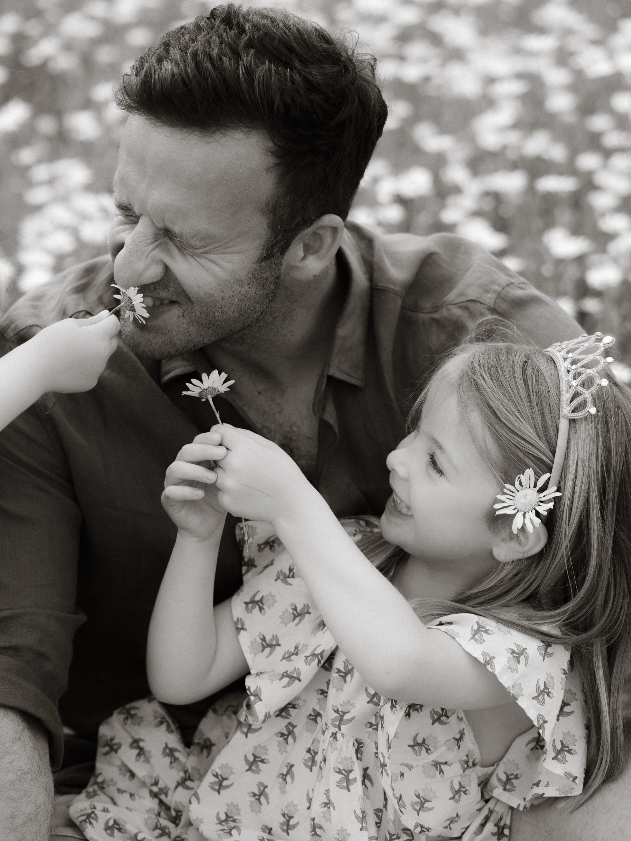 A glimpse into last year&rsquo;s Daisy mini sessions with Charlotte and co 🤍 my absolute favourite time of year and not long until I&rsquo;ll be back among the blooms capturing this year&rsquo;s gorgeous families. 20 minutes of undiluted connection 