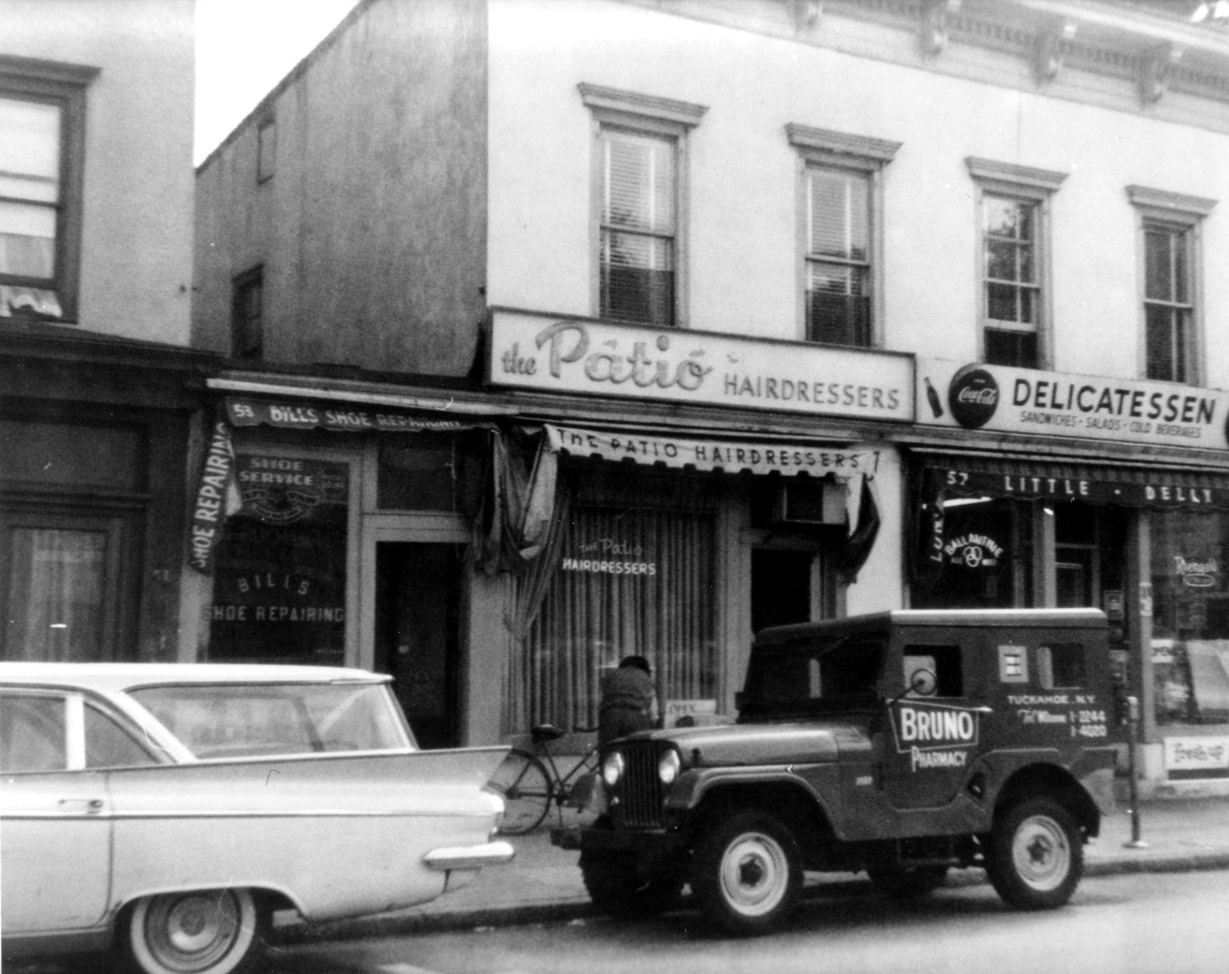 Pic-991 (Bill Shoe Repair, Patio Hairdressers, Little Deli)